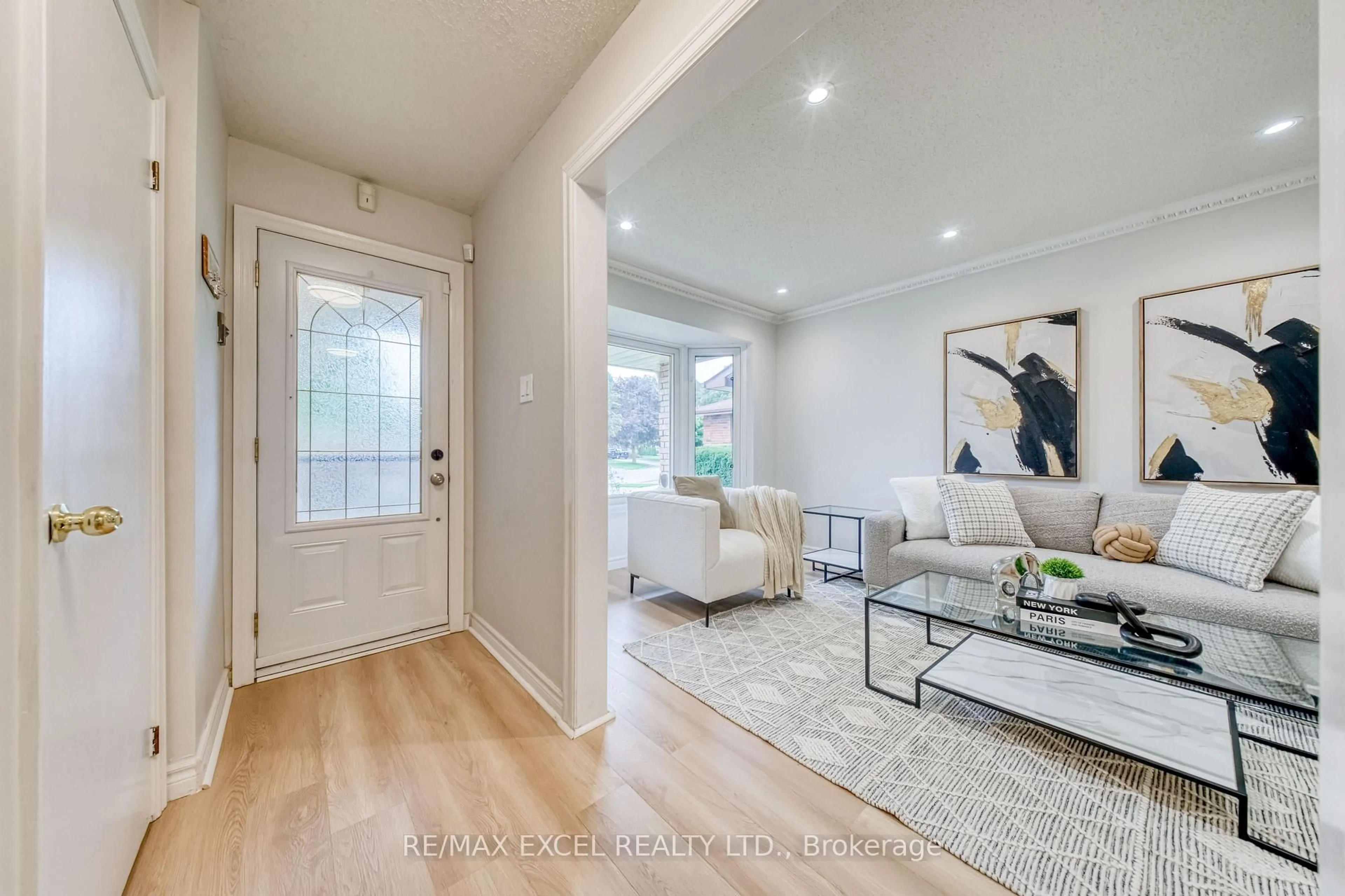 Indoor entryway for 1019 Rouge Valley Dr, Pickering Ontario L1V 4N8