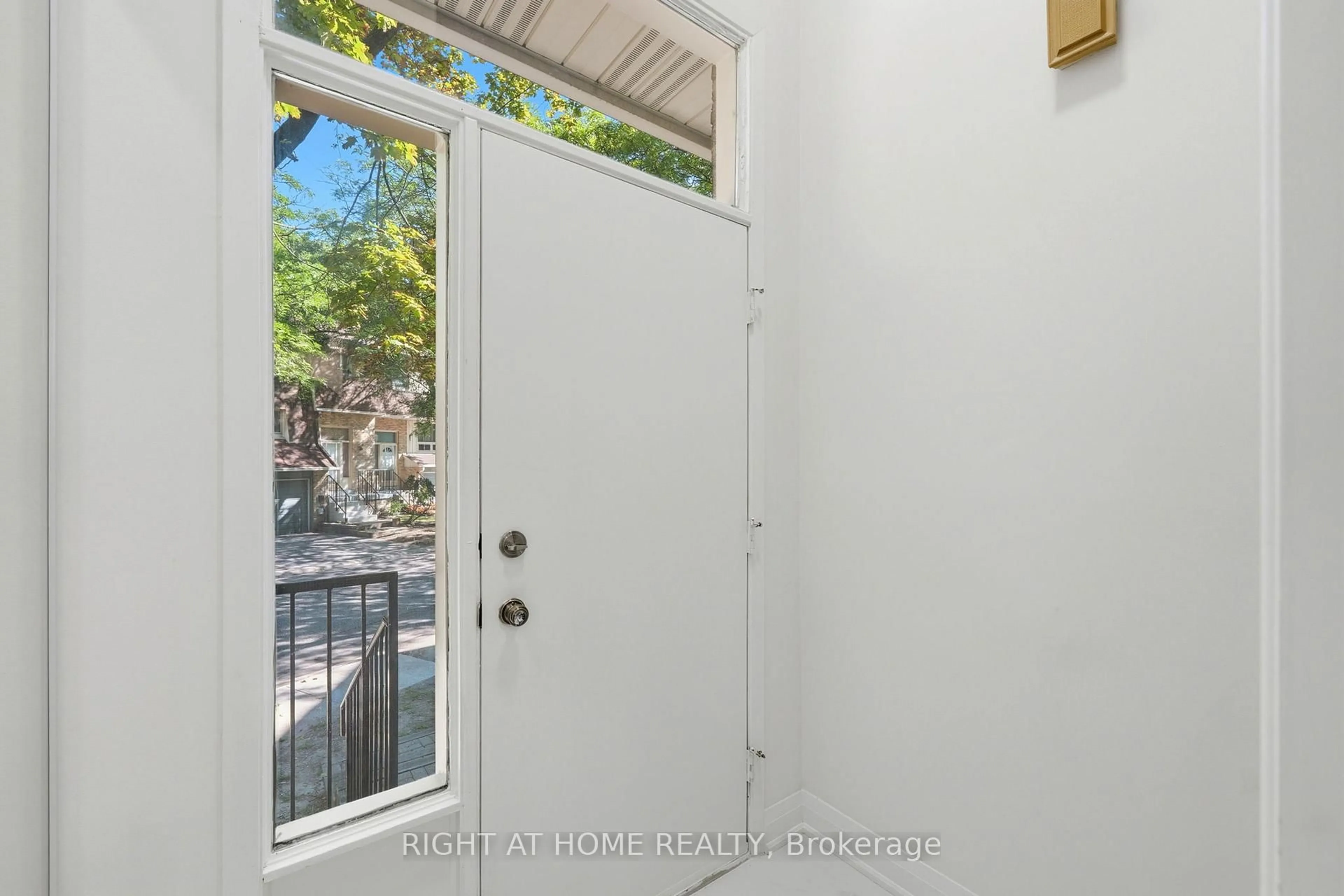 Indoor entryway for 371 Orton Park Rd #65, Toronto Ontario M1G 3V1