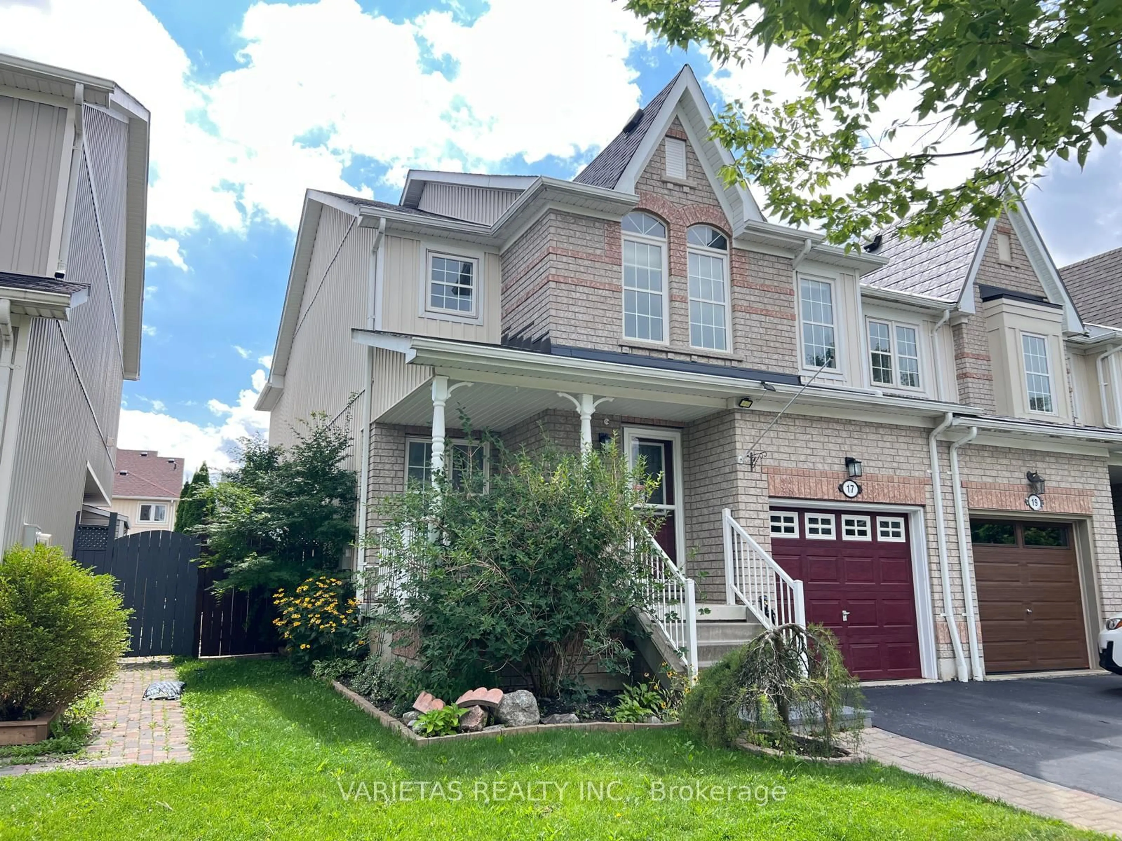 Home with vinyl exterior material, street for 17 Barchester Cres, Whitby Ontario L1M 2L7