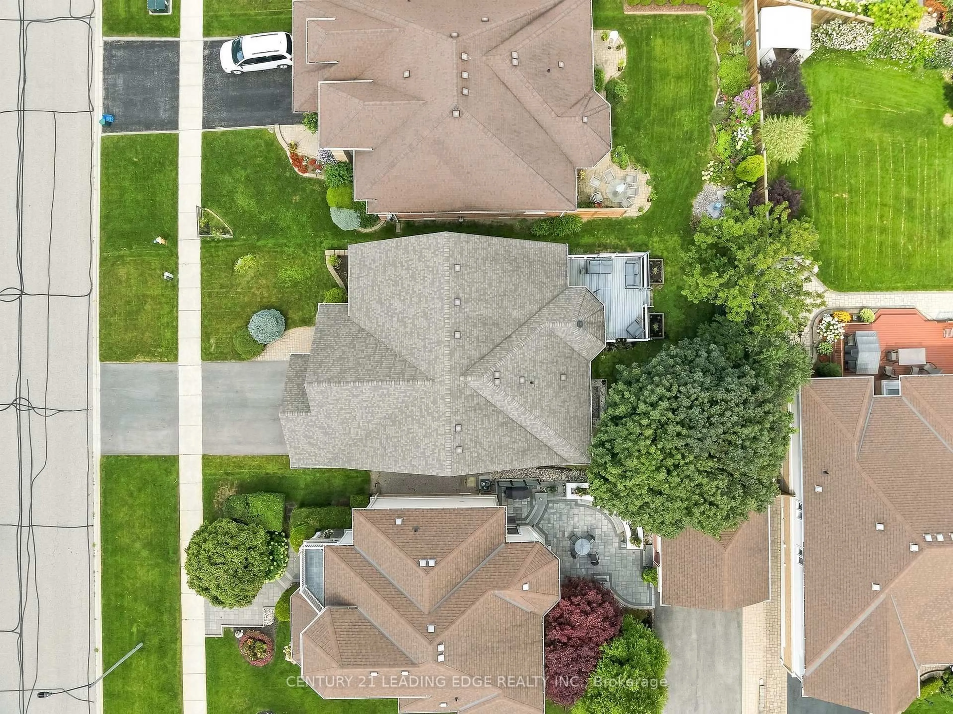 A pic from outside/outdoor area/front of a property/back of a property/a pic from drone, street for 291 Whitby Shores Greenway, Whitby Ontario L1N 9N6