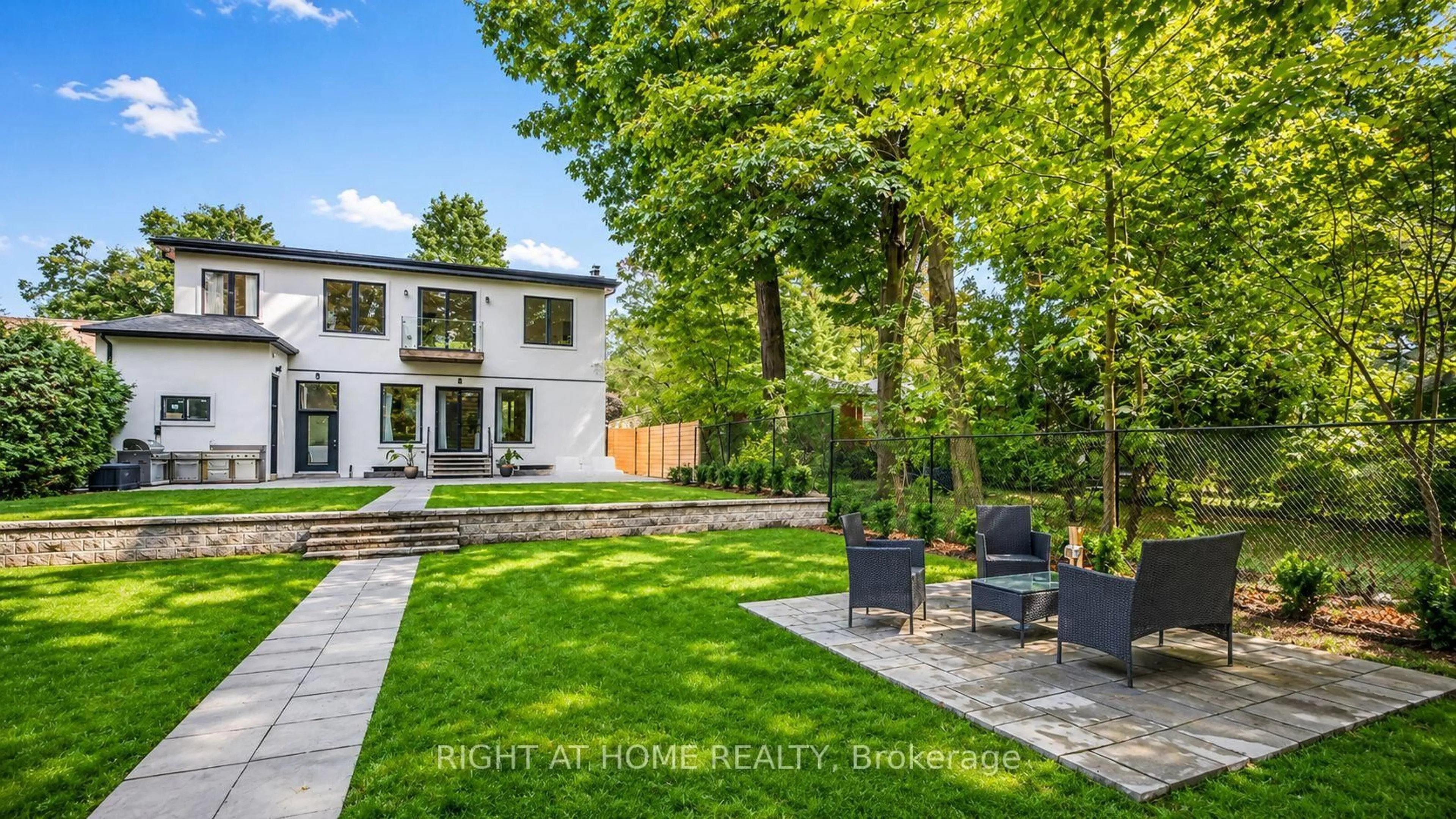 A pic from outside/outdoor area/front of a property/back of a property/a pic from drone, street for 64 Larwood Blvd, Toronto Ontario M1M 2M5