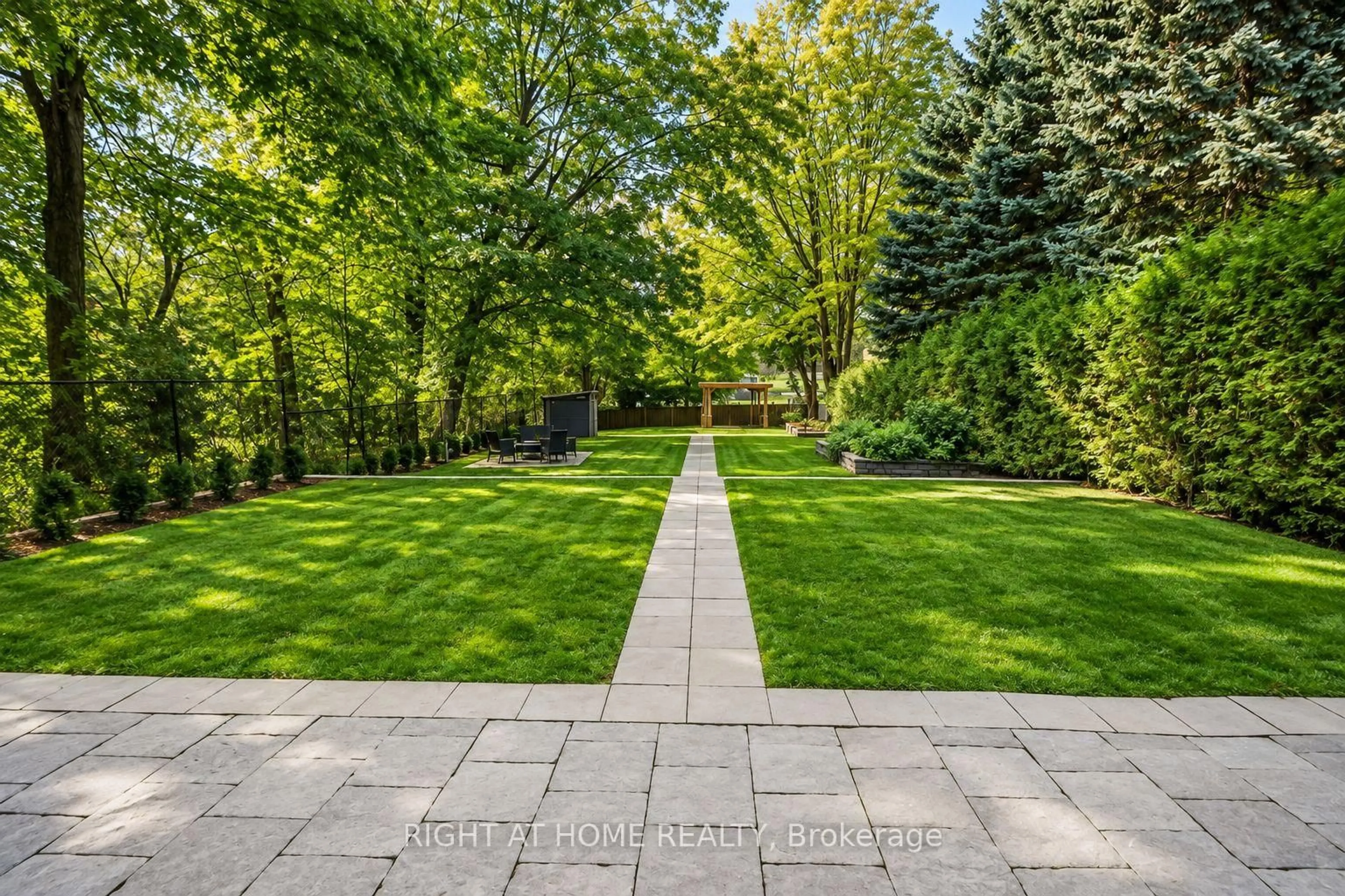 Patio, street for 64 Larwood Blvd, Toronto Ontario M1M 2M5