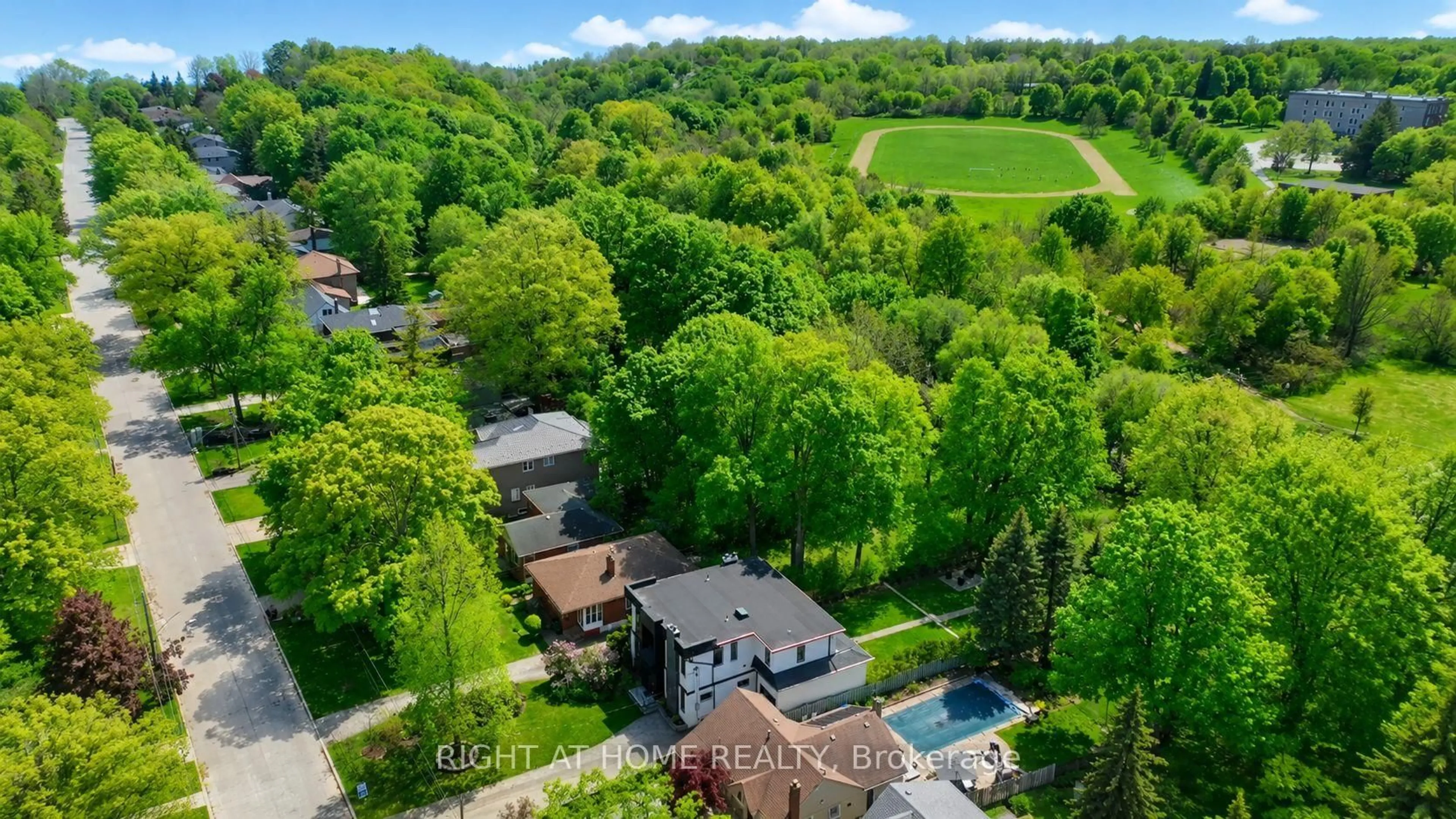 A pic from outside/outdoor area/front of a property/back of a property/a pic from drone, unknown for 64 Larwood Blvd, Toronto Ontario M1M 2M5