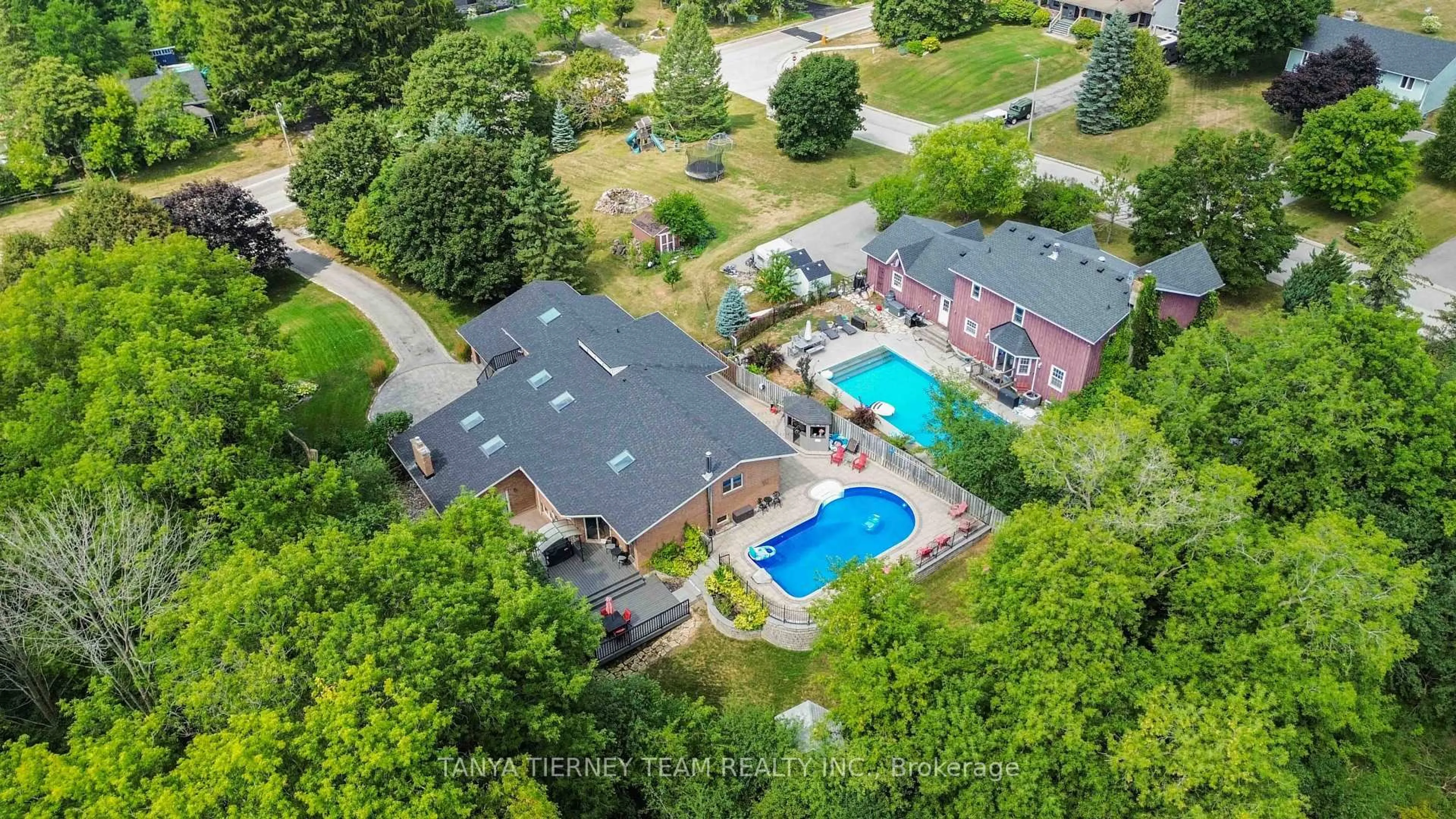 A pic from outside/outdoor area/front of a property/back of a property/a pic from drone, unknown for 4883 Old Brock Rd, Pickering Ontario L1Y 1A6