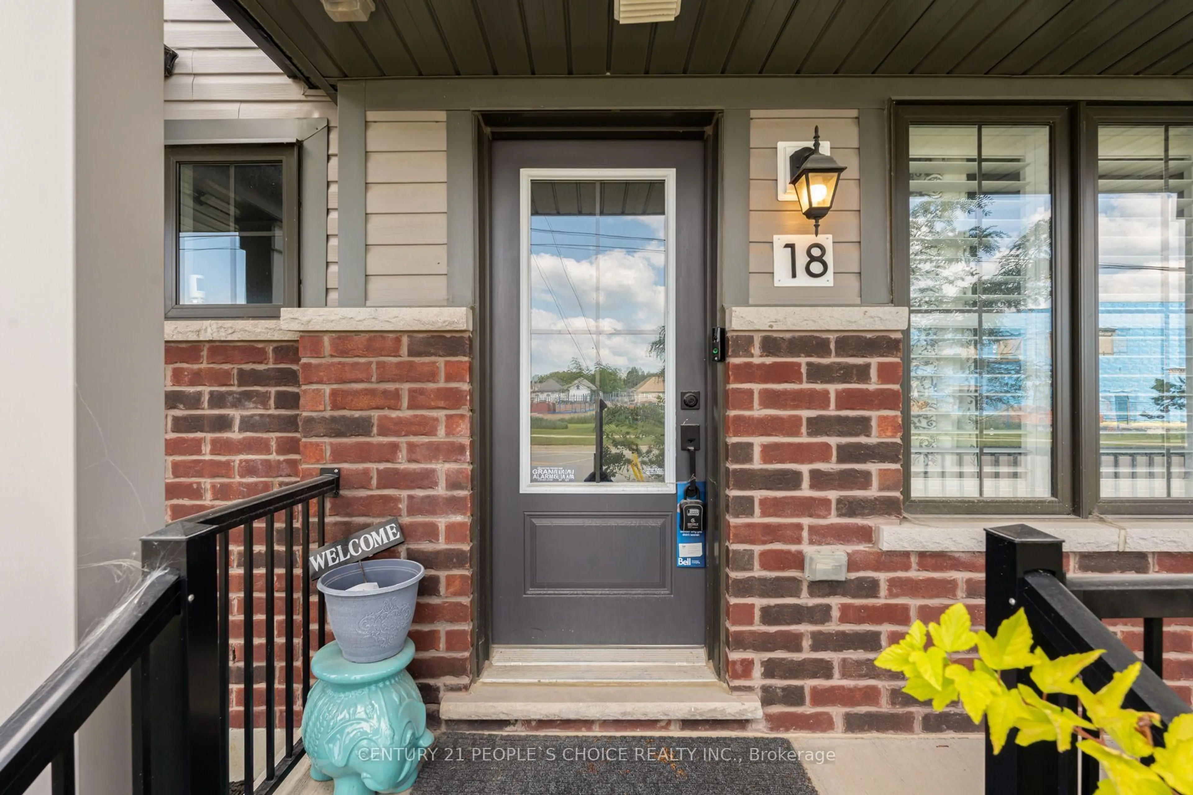 Indoor entryway for 18 Jerome Way, Clarington Ontario L1C 3K2