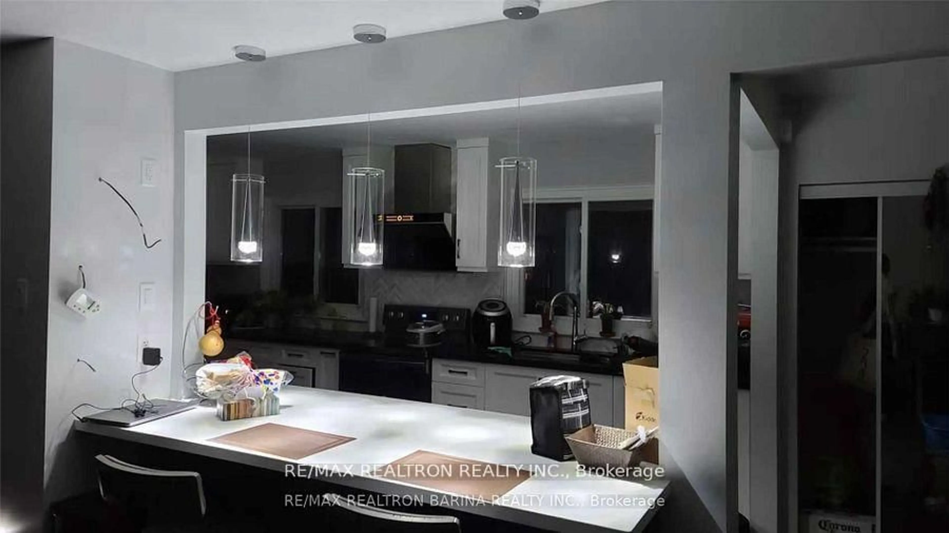 Open concept kitchen, ceramic/tile floor for 157 Darlingside Dr, Toronto Ontario M1E 3P4