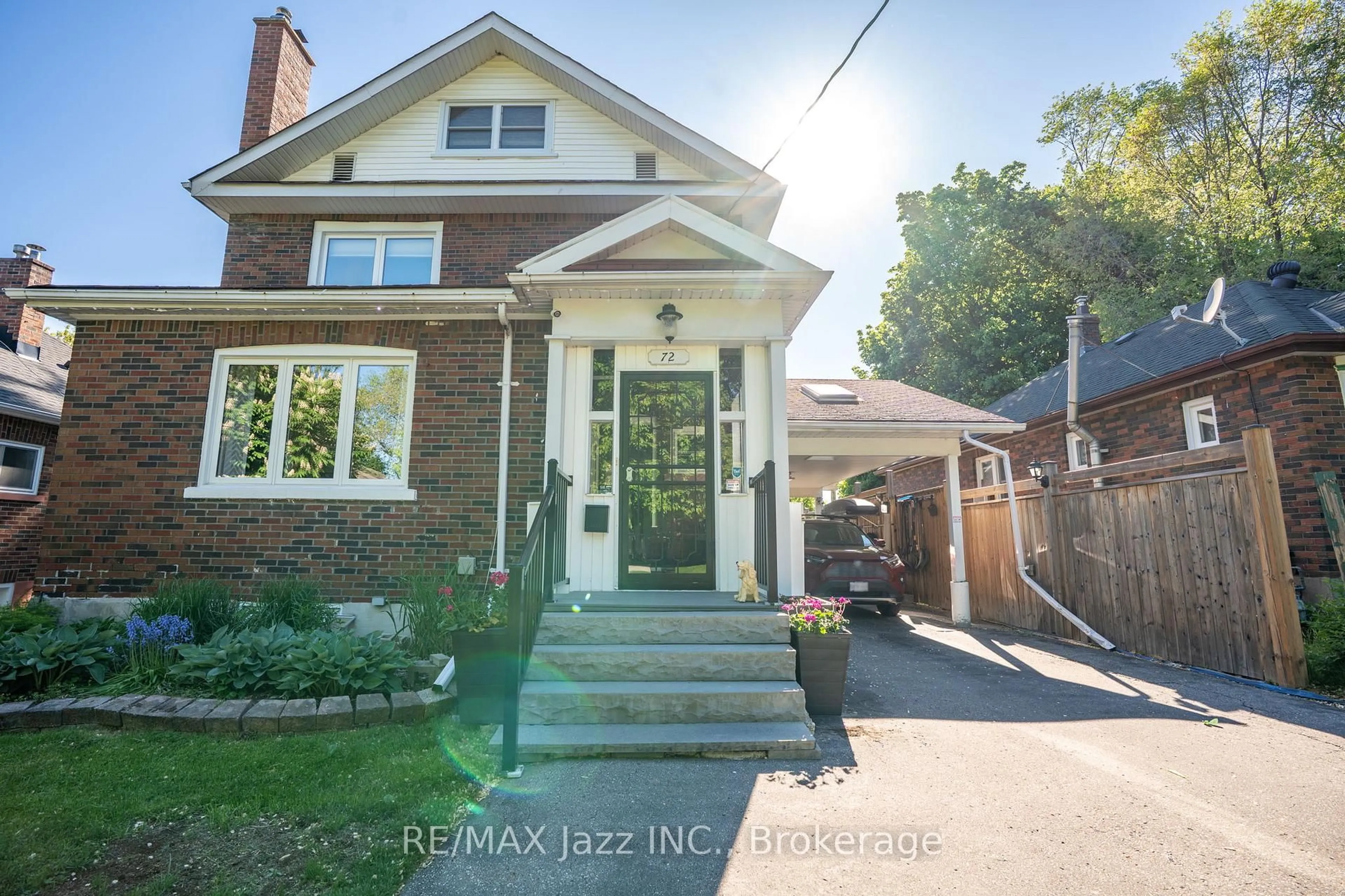 Home with brick exterior material, street for 72 Cadillac Ave, Oshawa Ontario L1H 5Z2