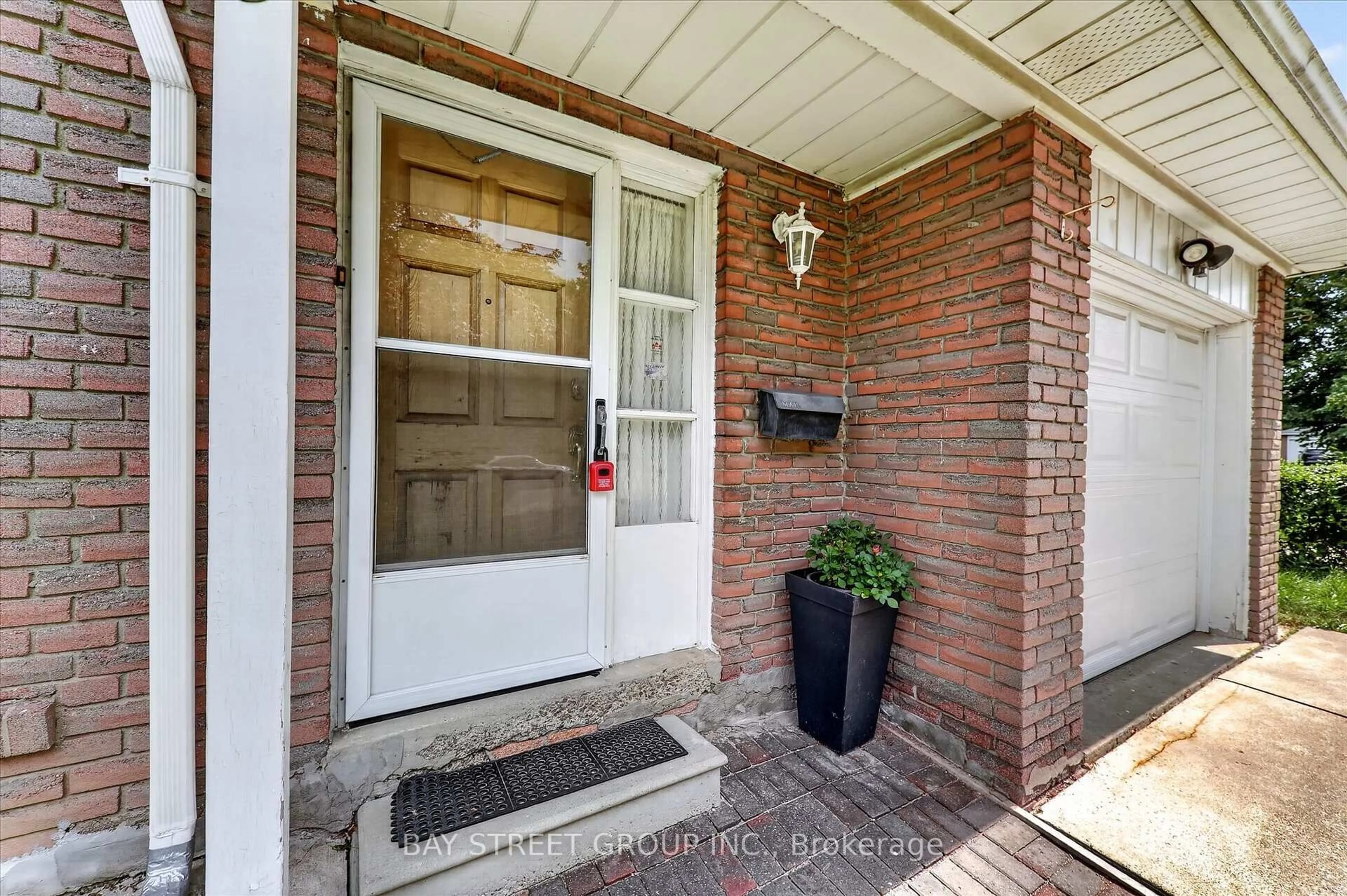Indoor entryway for 95 TINETA Cres, Toronto Ontario M1S 2Y5