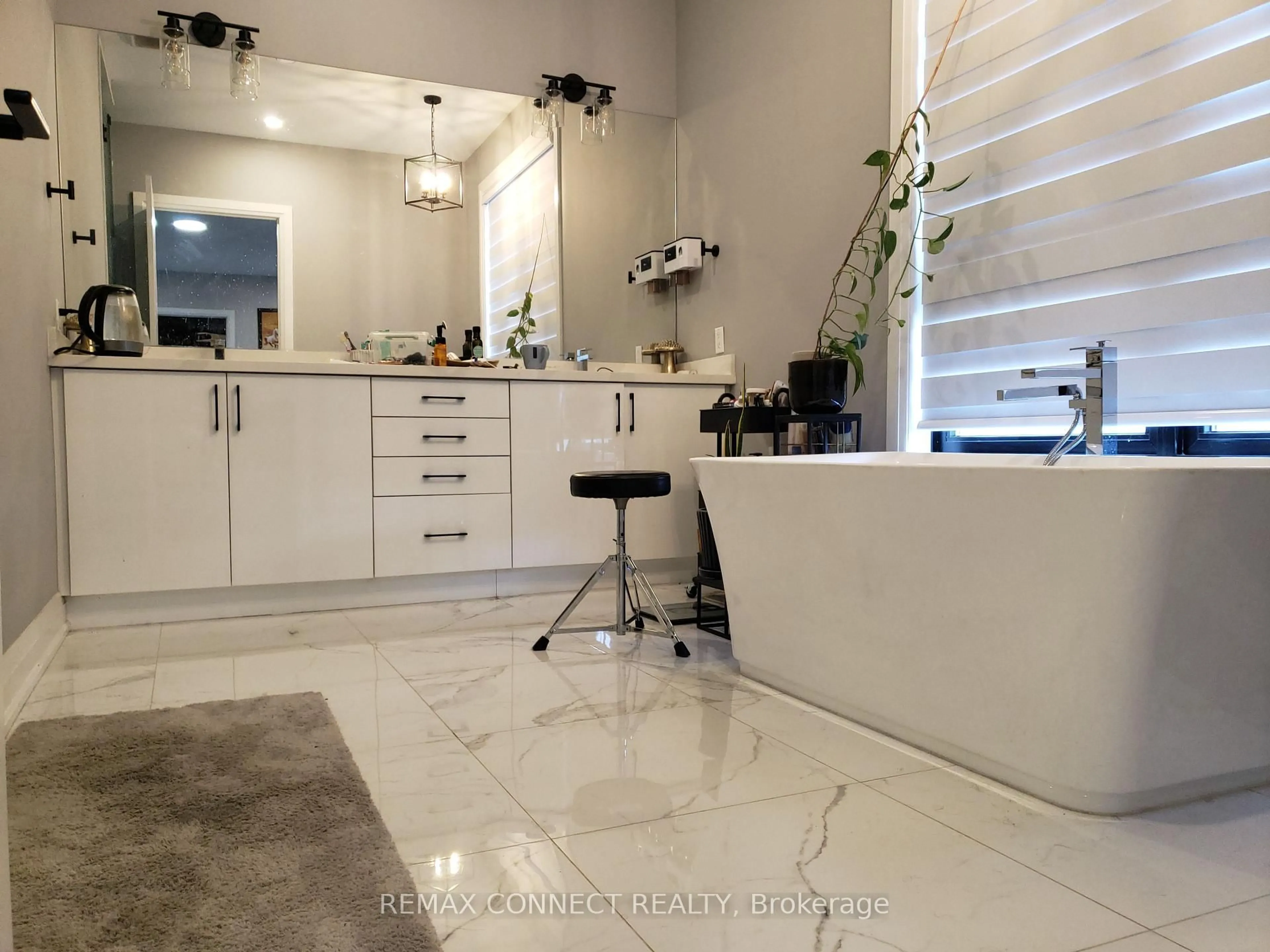 Contemporary bathroom, ceramic/tile floor for 4 Tidmarsh Lane, Ajax Ontario L1T 4S1