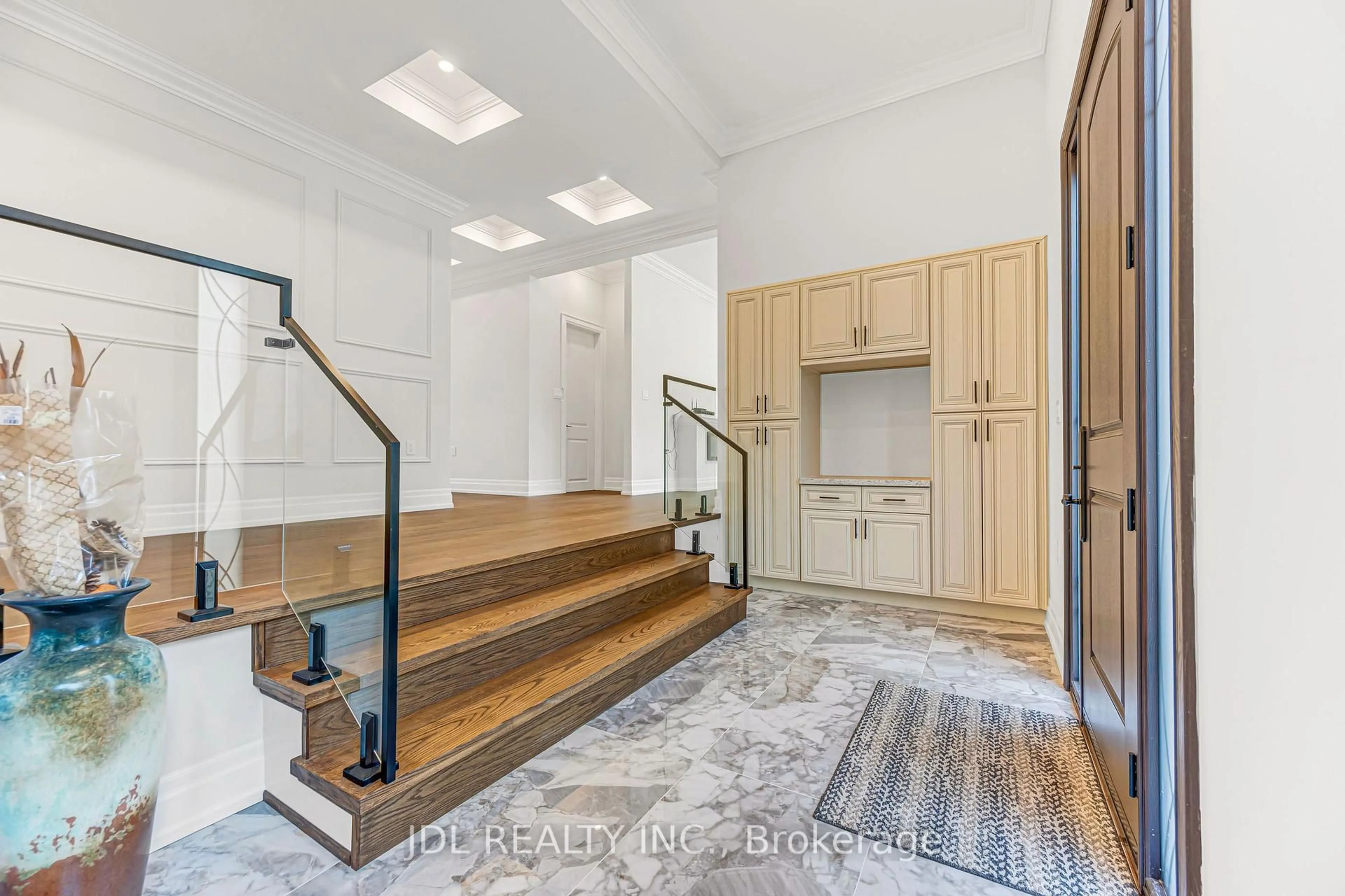 Indoor entryway for 536 Fralicks Beach Rd, Scugog Ontario L9L 1B4