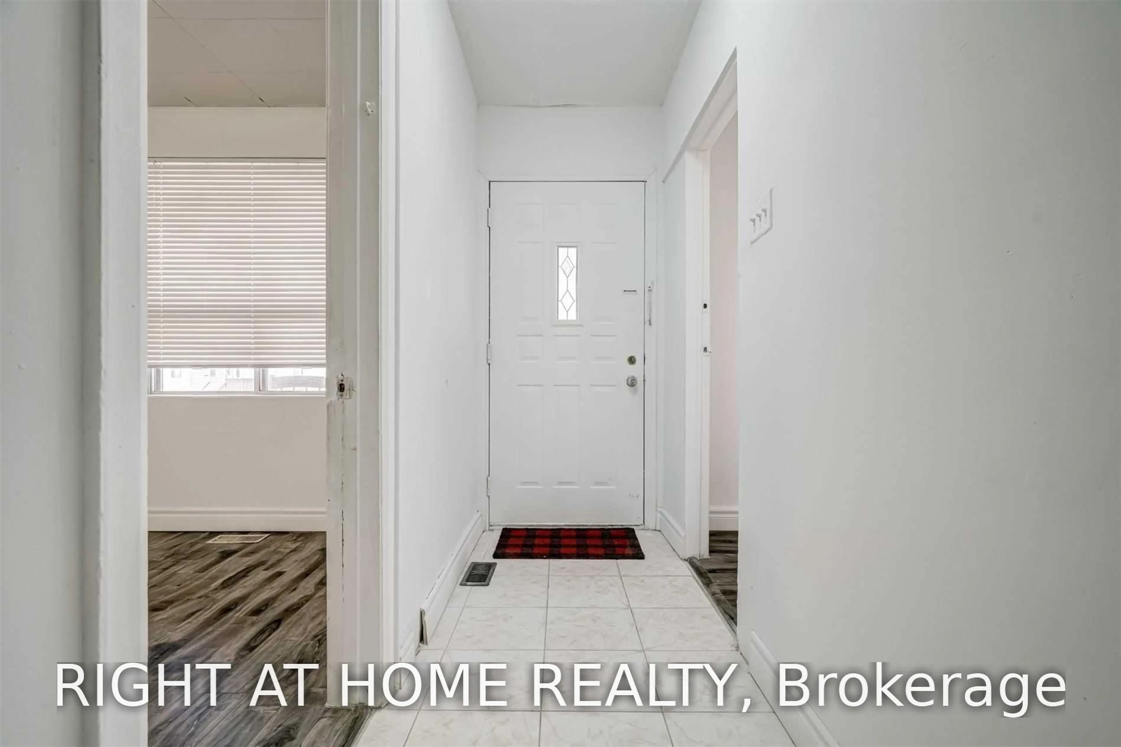 Indoor entryway for 54 Byng Ave, Toronto Ontario M1L 3N7