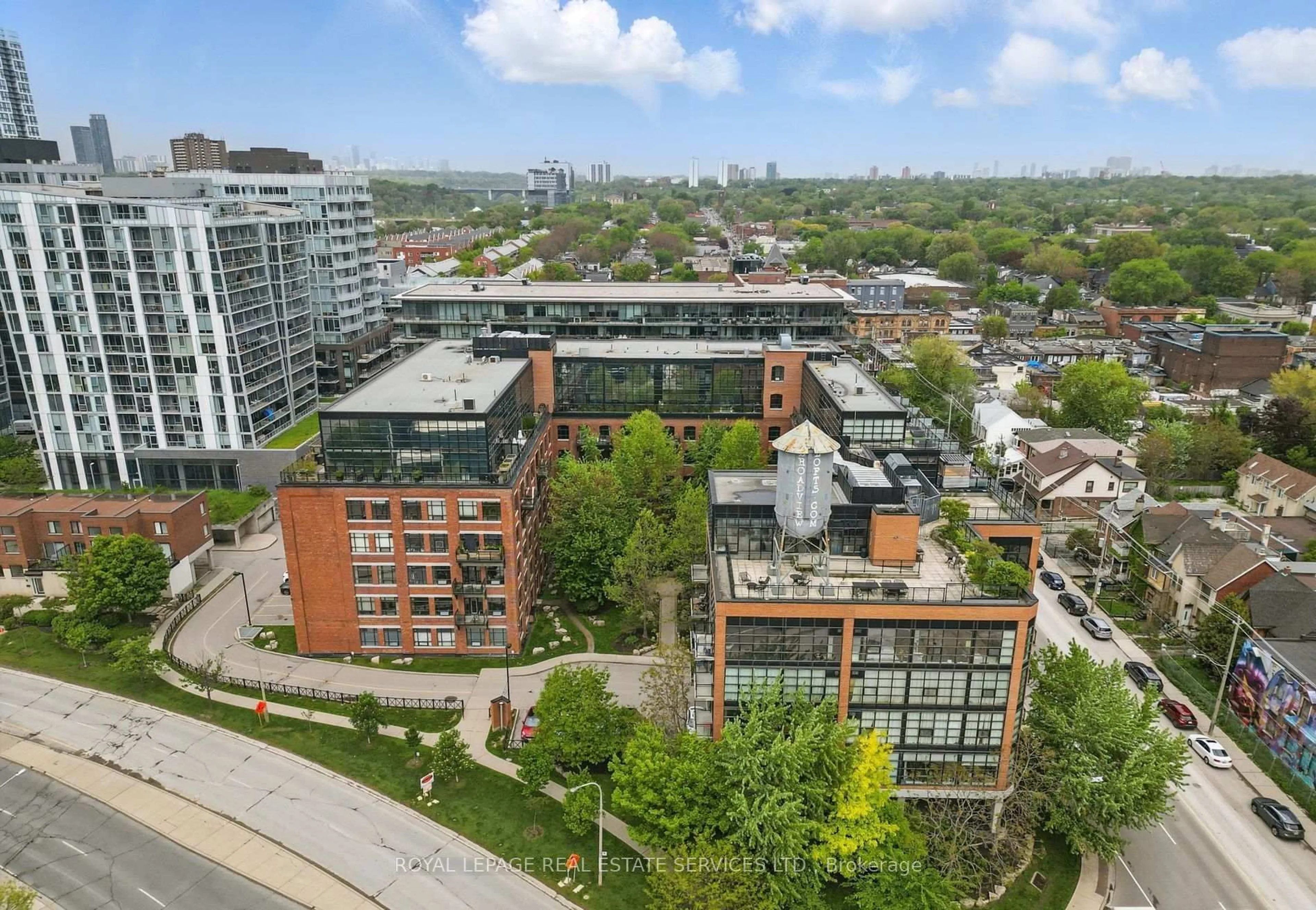 A pic from outside/outdoor area/front of a property/back of a property/a pic from drone, city buildings view from balcony for 68 Broadview Ave #326, Toronto Ontario M4M 2E6