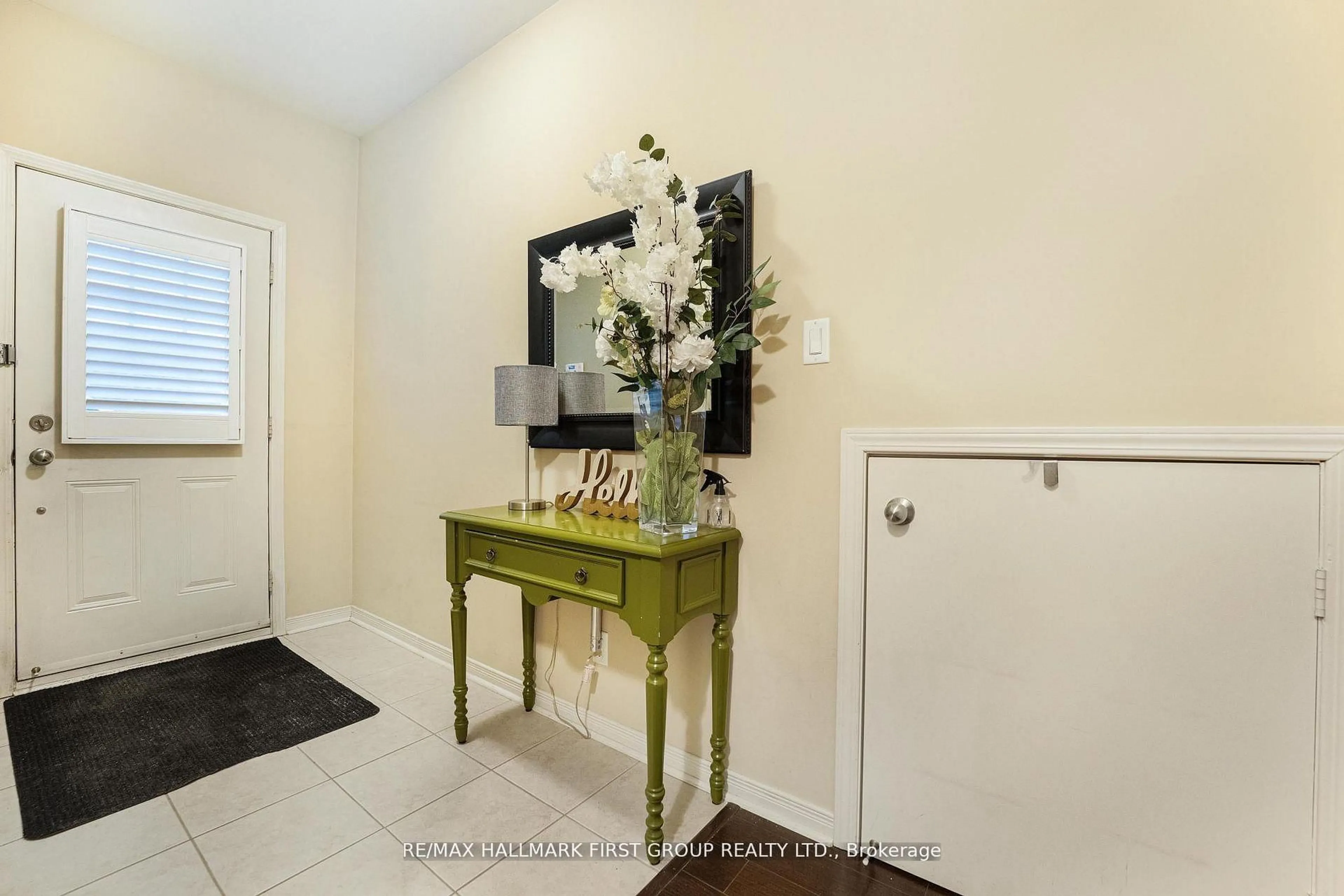 Indoor entryway for 70 Lovegrove Lane, Ajax Ontario L1S 0E7