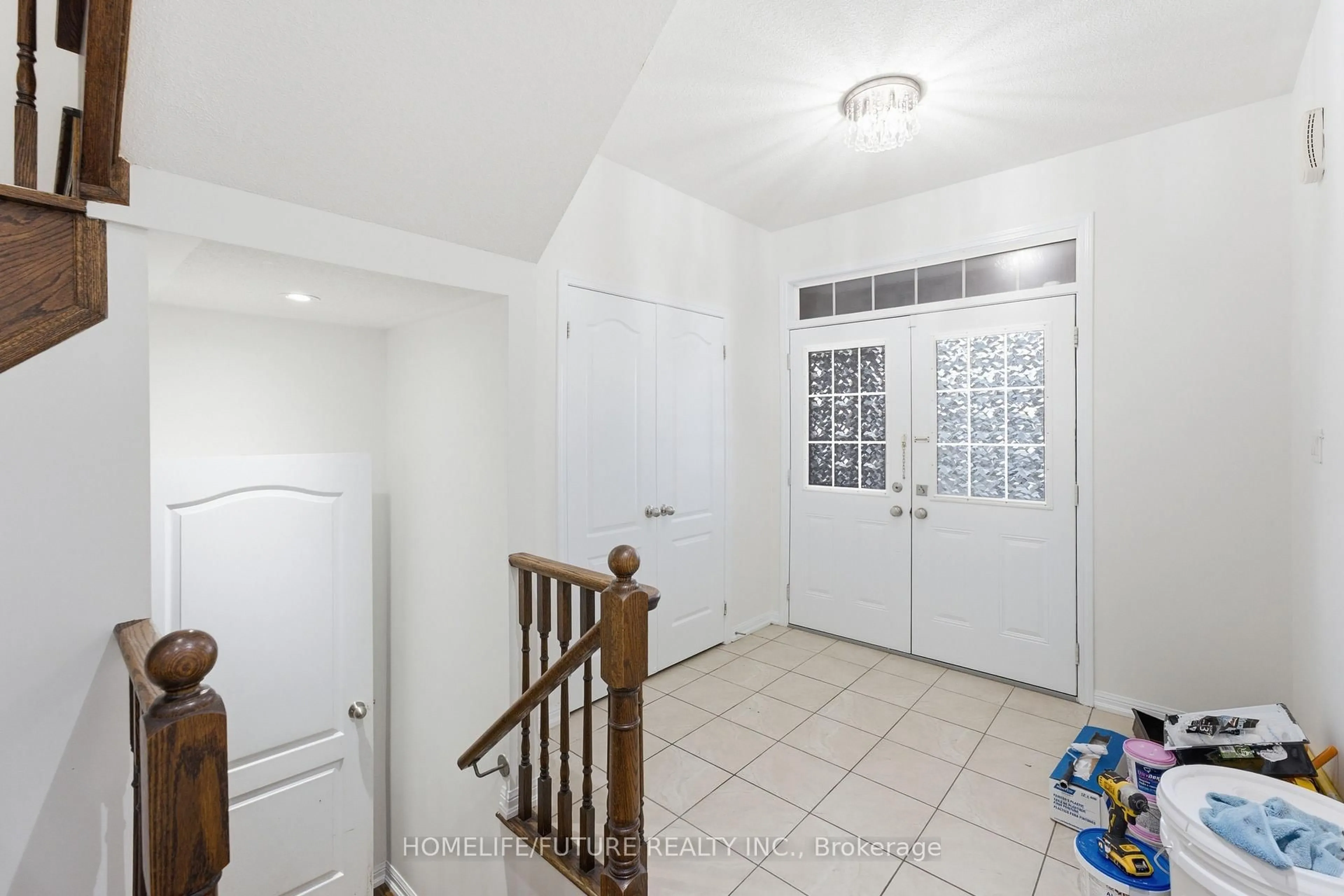 Indoor entryway for 7 Beverton Cres, Ajax Ontario L1T 0L8