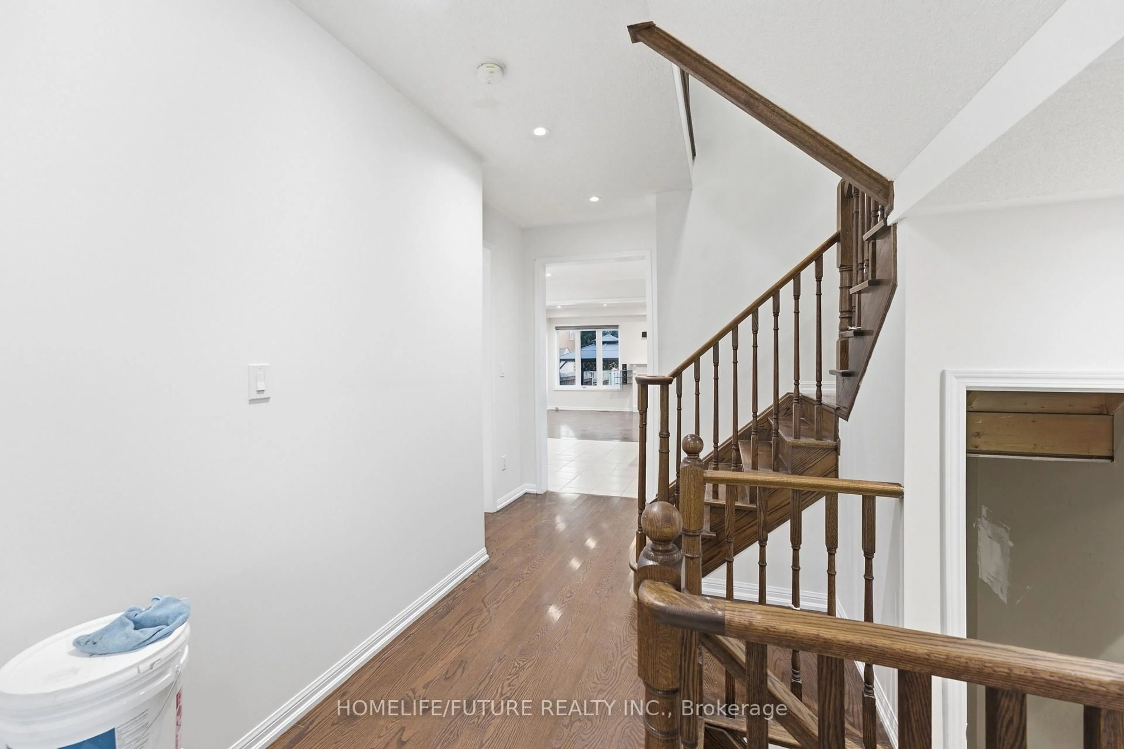 Unknown for 7 Beverton Cres, Ajax Ontario L1T 0L8
