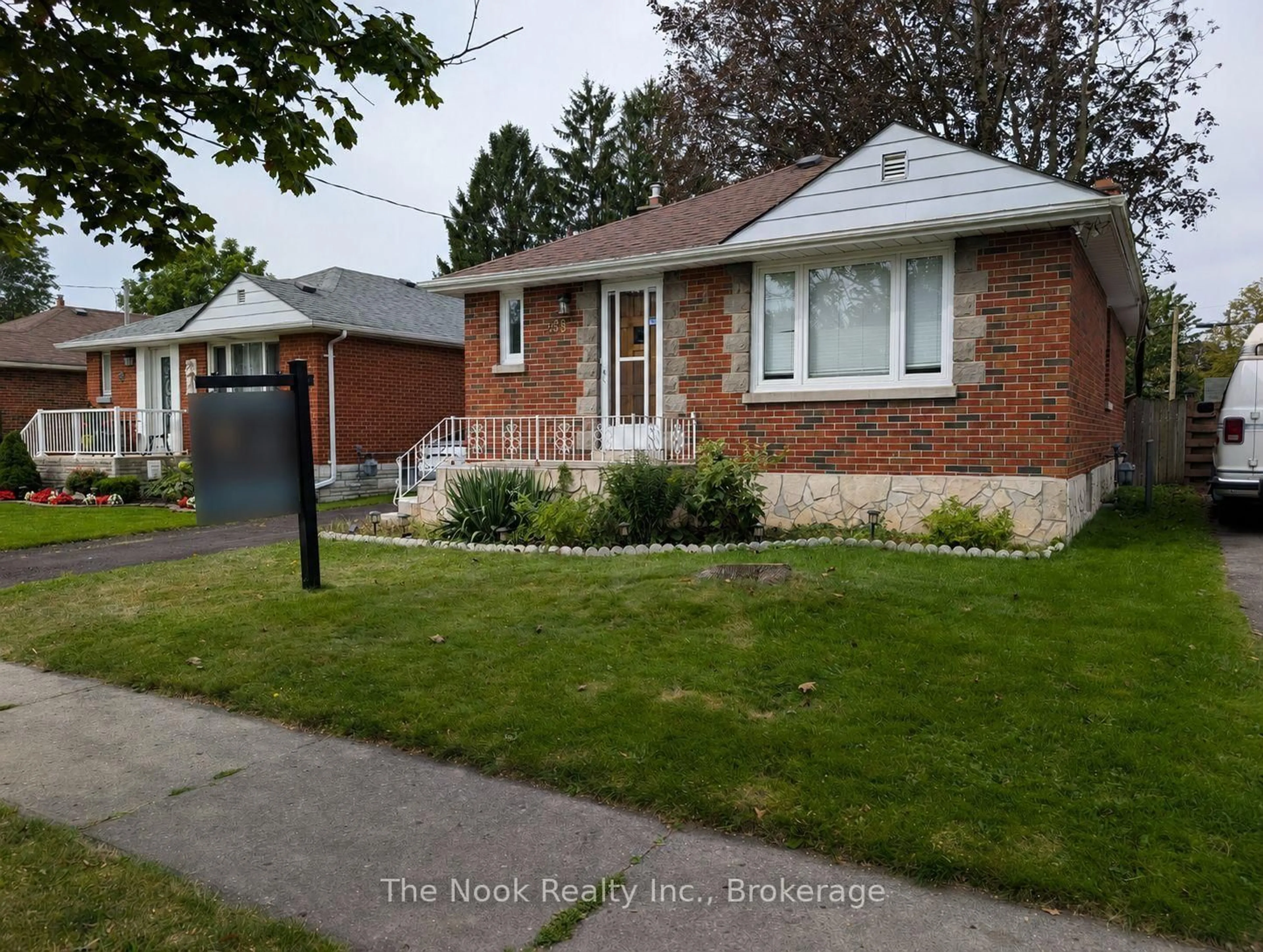 Home with brick exterior material, street for 288 Cadillac Ave, Oshawa Ontario L1H 5Z8