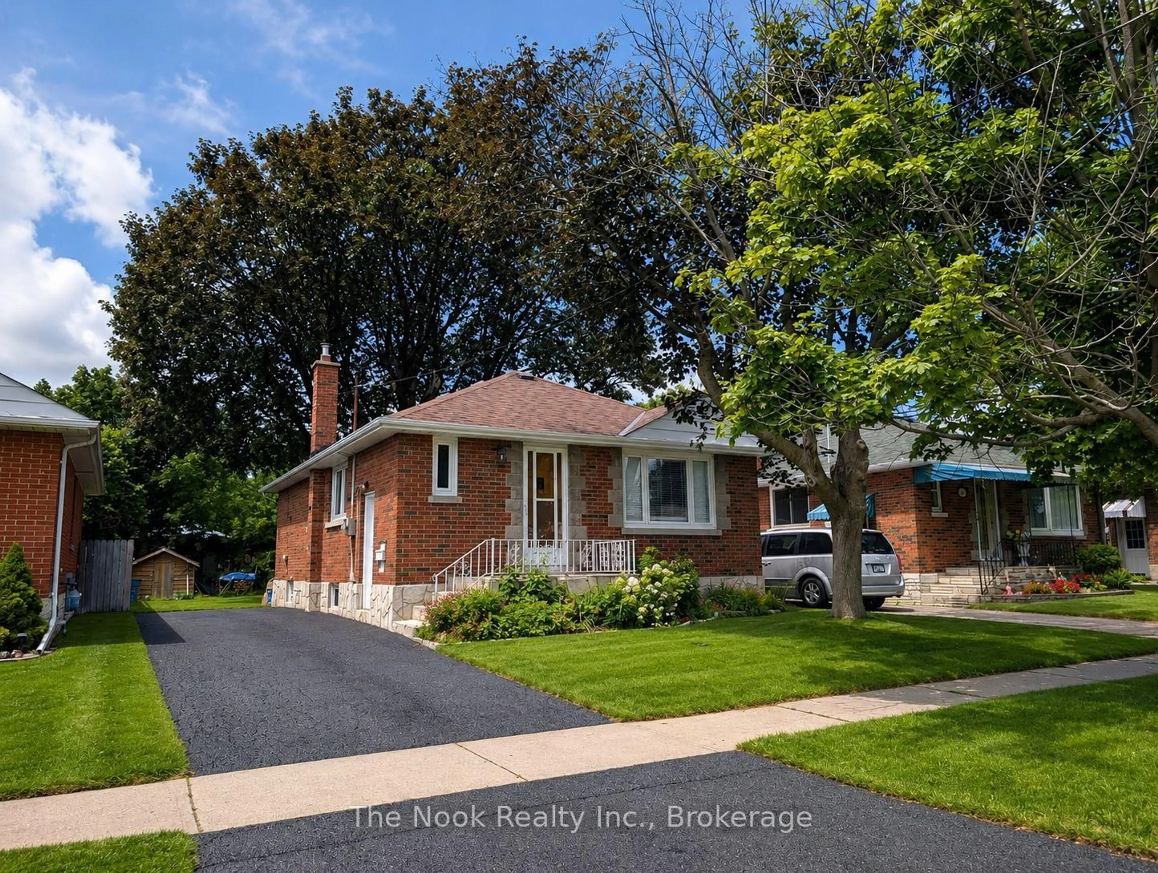 Home with brick exterior material, street for 288 Cadillac Ave, Oshawa Ontario L1H 5Z8