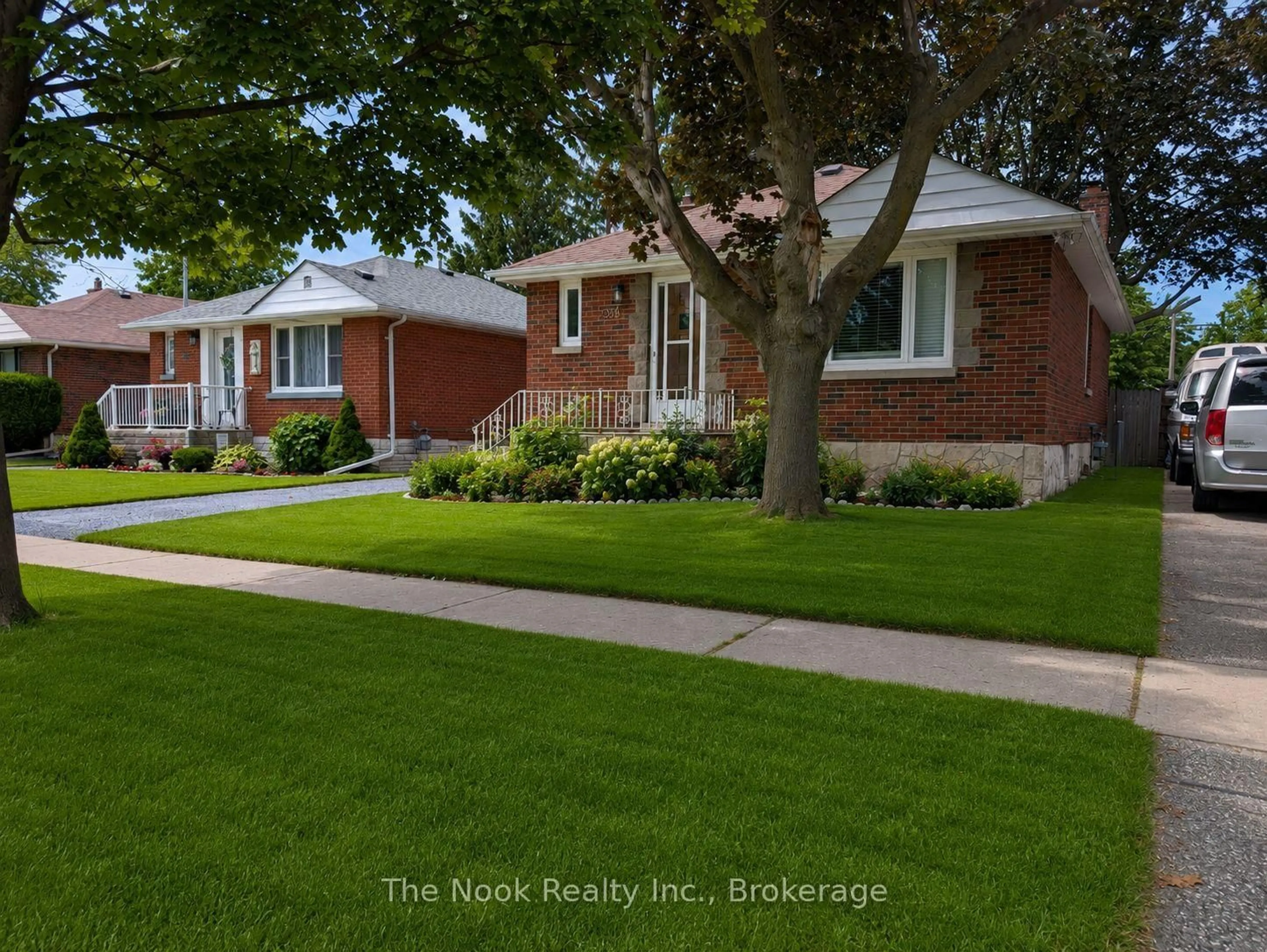 Home with brick exterior material, street for 288 Cadillac Ave, Oshawa Ontario L1H 5Z8