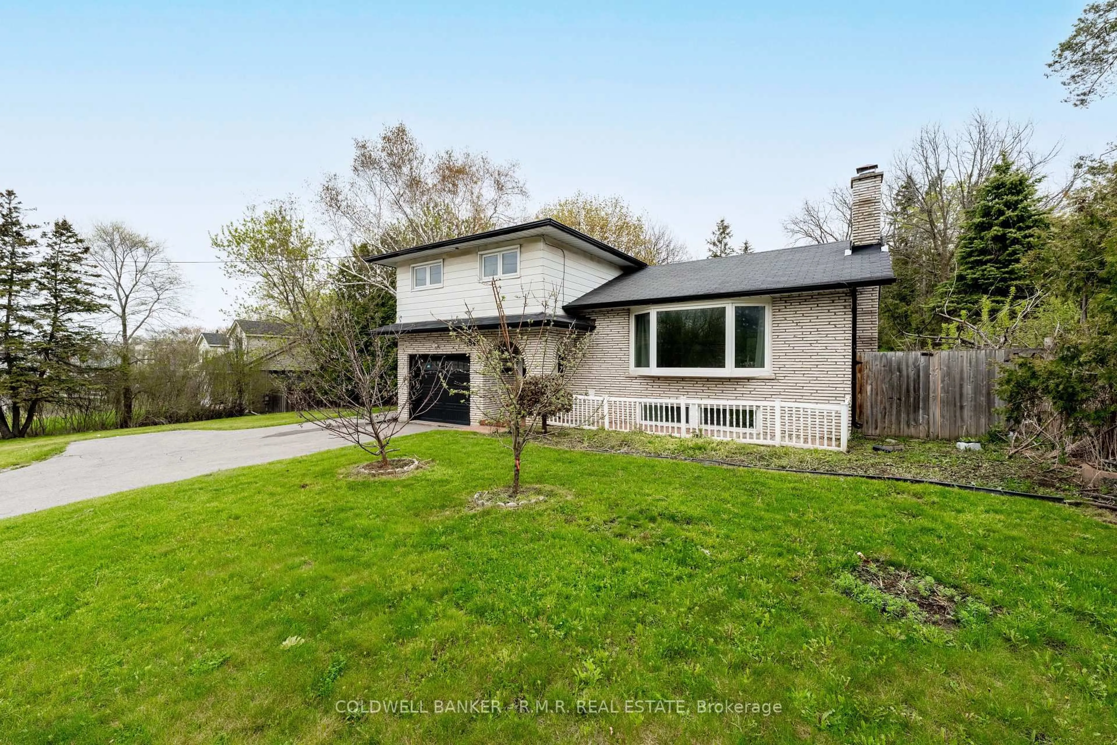 Unknown for 1549 Simcoe St, Oshawa Ontario L1G 4X8