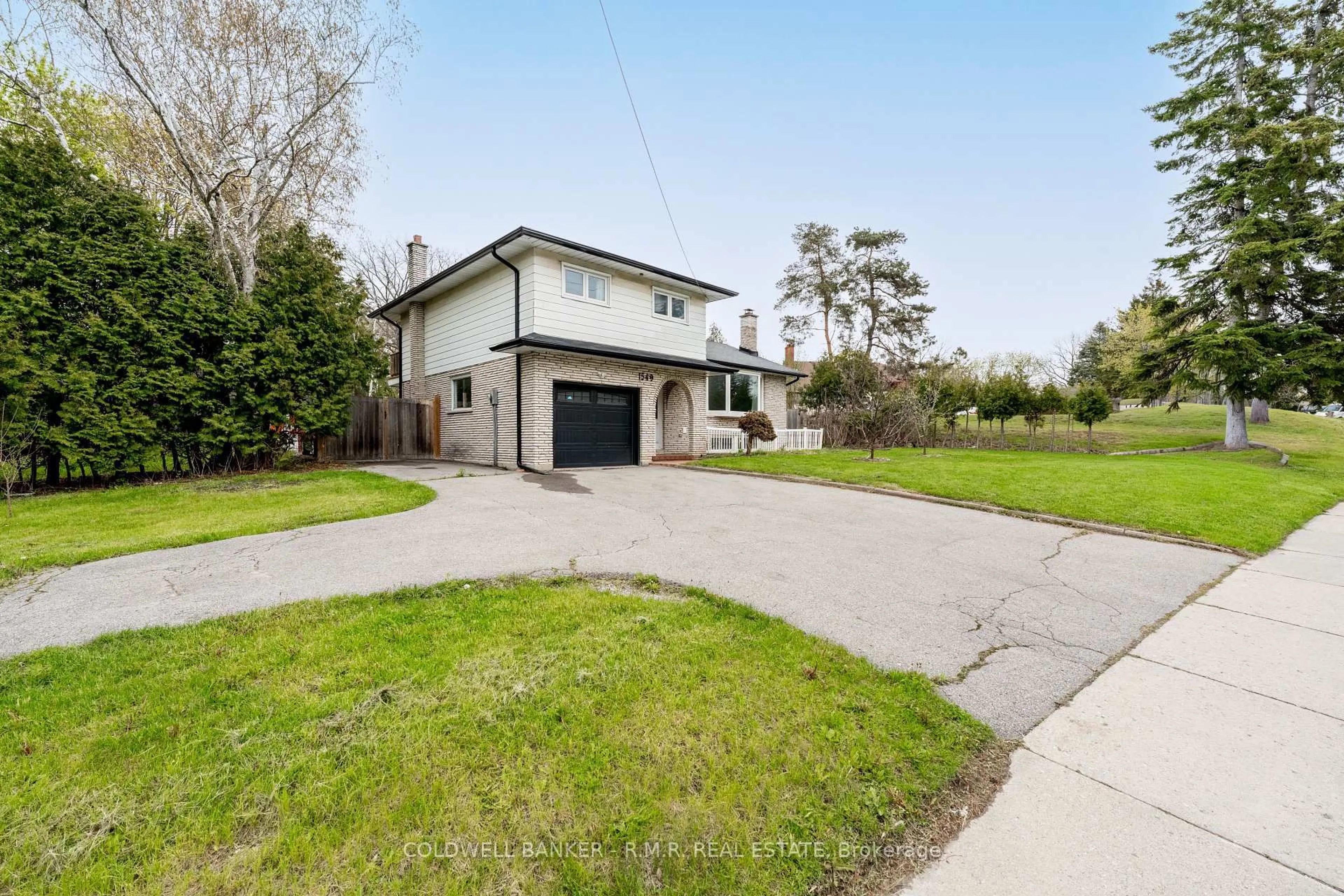 Unknown for 1549 Simcoe St, Oshawa Ontario L1G 4X8