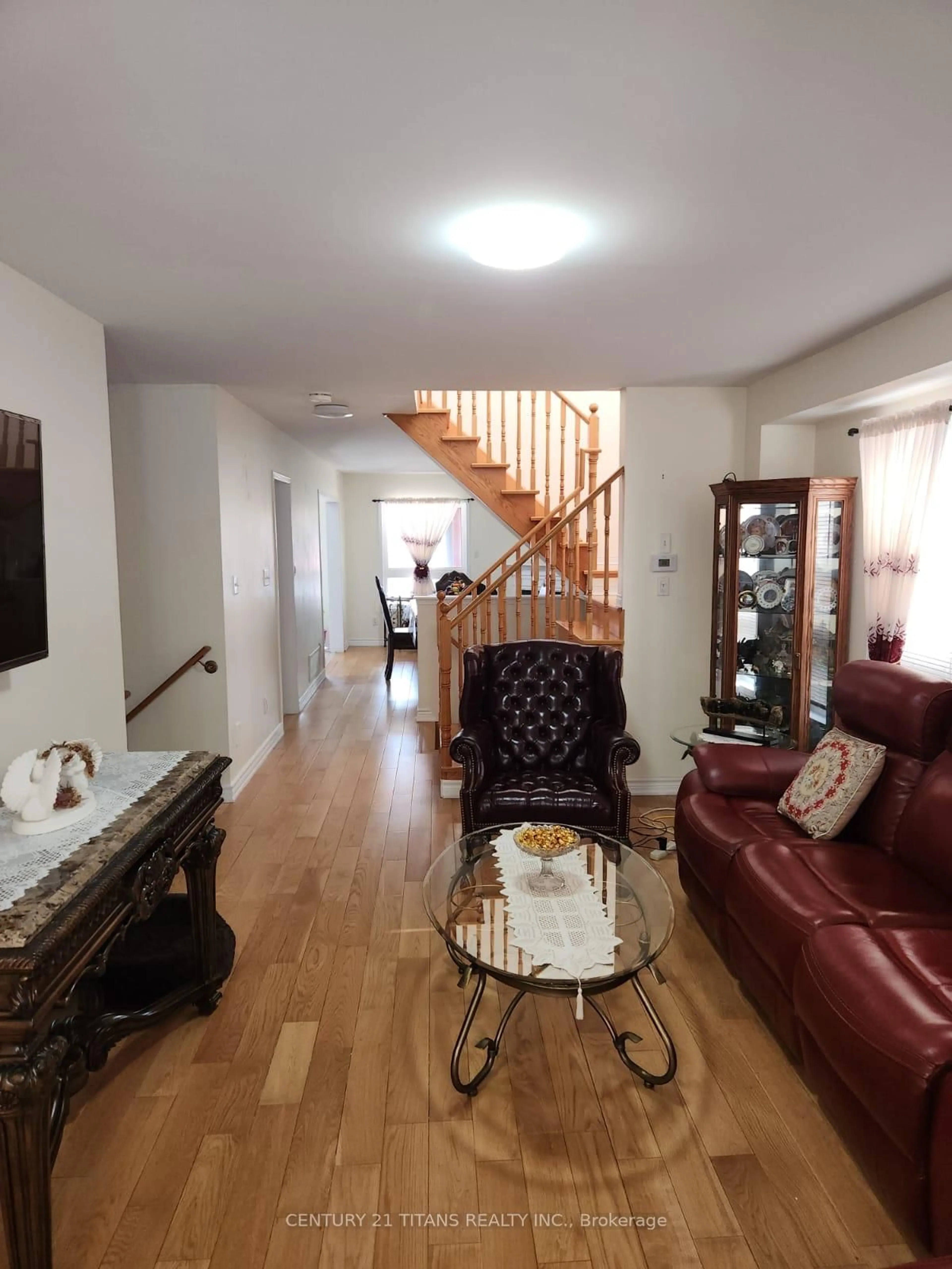Unknown for 69 Rampart Cres, Whitby Ontario L1P 1T7