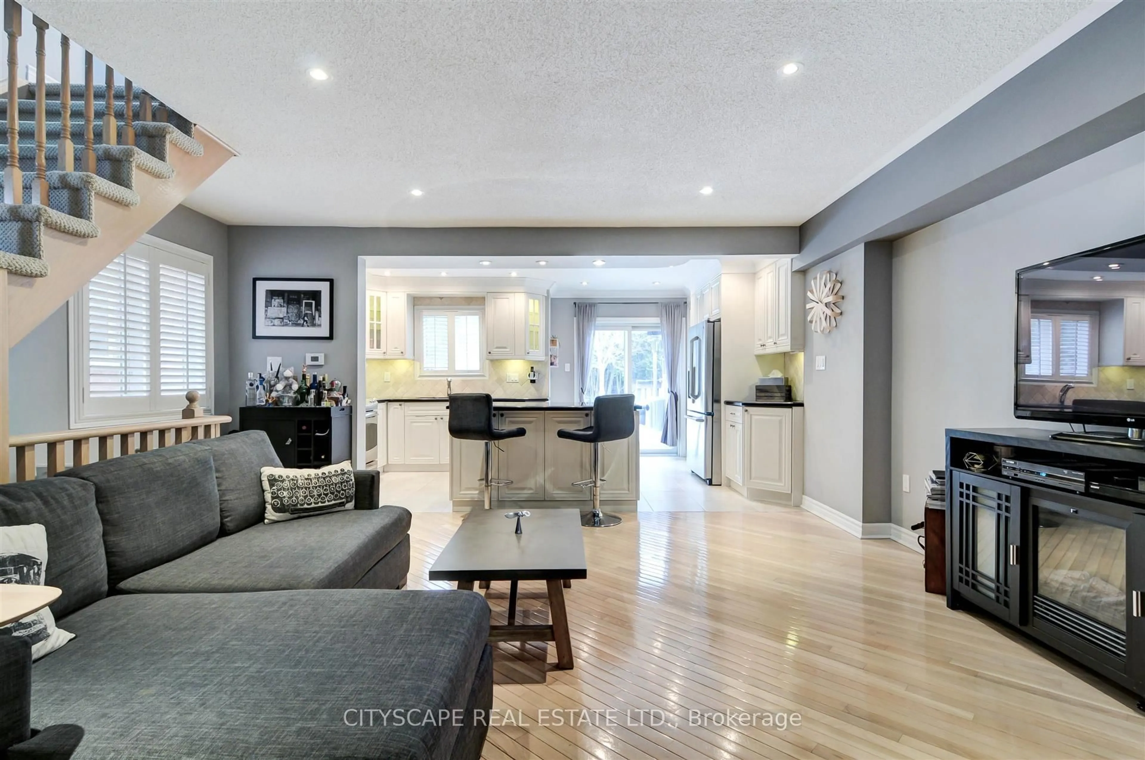 Unknown for 353 Sparrow Circ, Pickering Ontario L1V 7E6