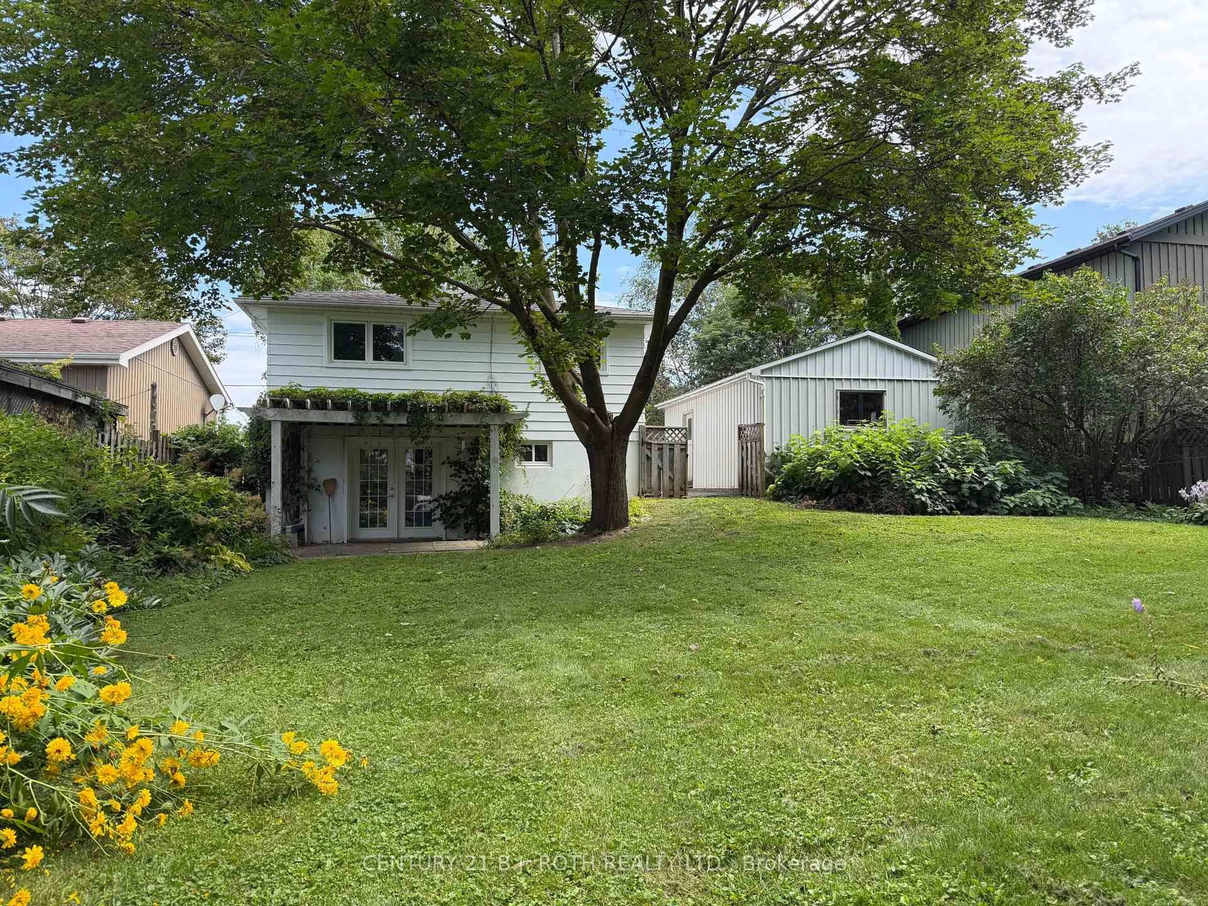 A pic from outside/outdoor area/front of a property/back of a property/a pic from drone, street for 72 Allan St, Scugog Ontario L9L 1E6
