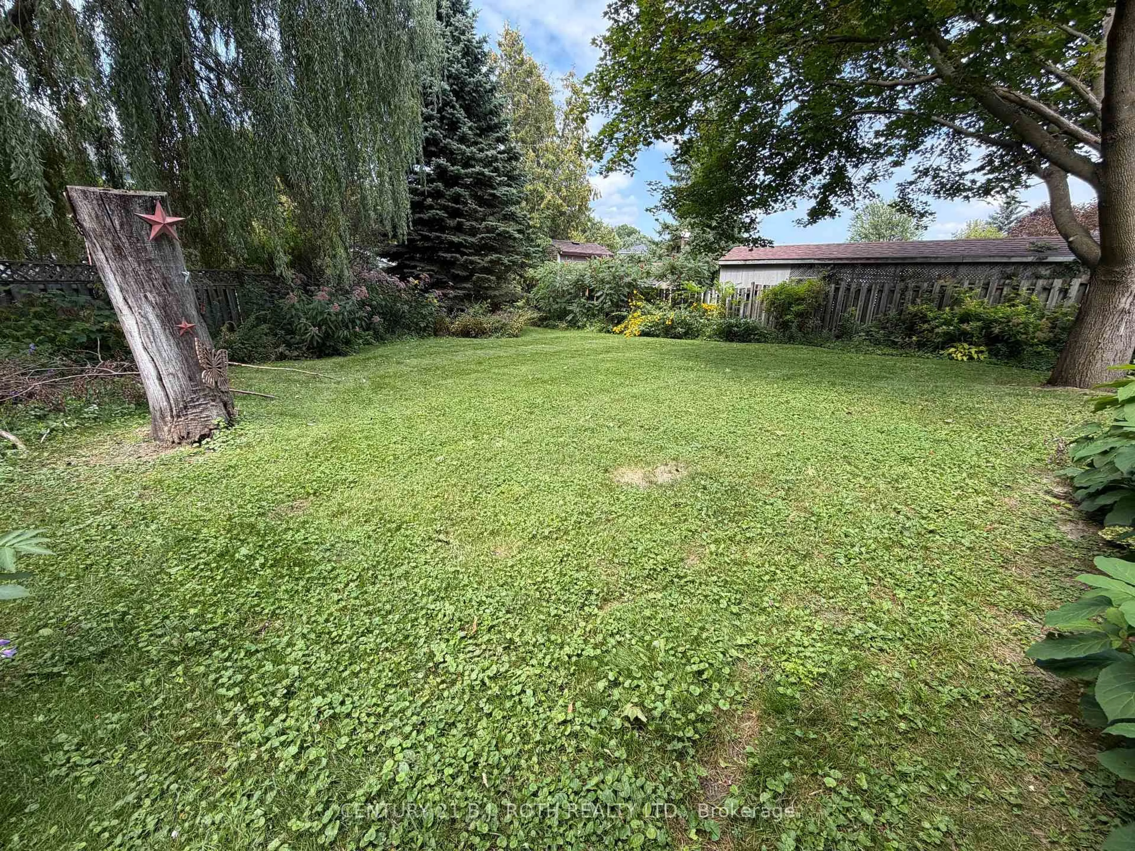 A pic from outside/outdoor area/front of a property/back of a property/a pic from drone, forest/trees view for 72 Allan St, Scugog Ontario L9L 1E6