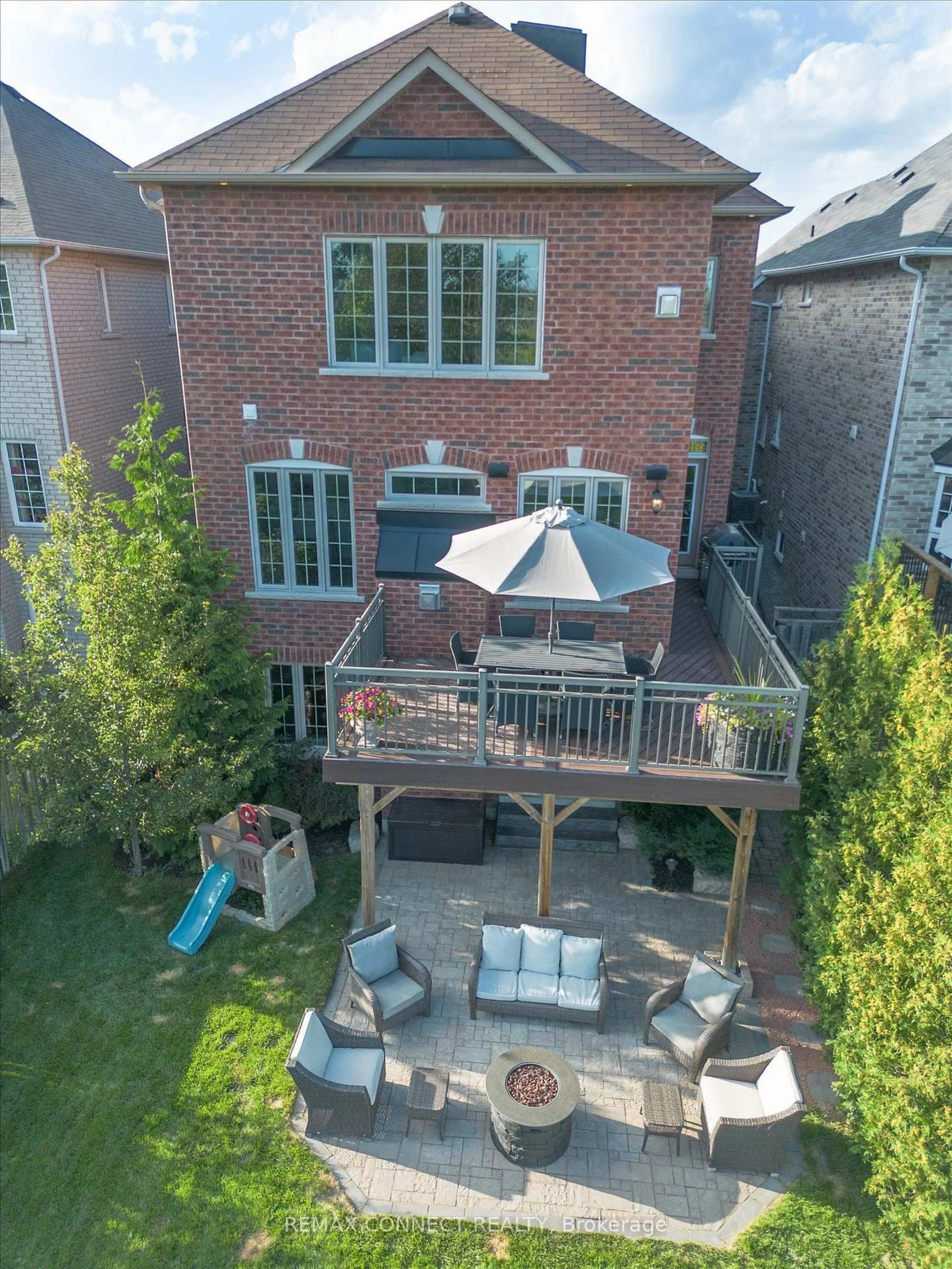 A pic from outside/outdoor area/front of a property/back of a property/a pic from drone, street for 120 SHARPLIN Dr, Ajax Ontario L1Z 0Z1