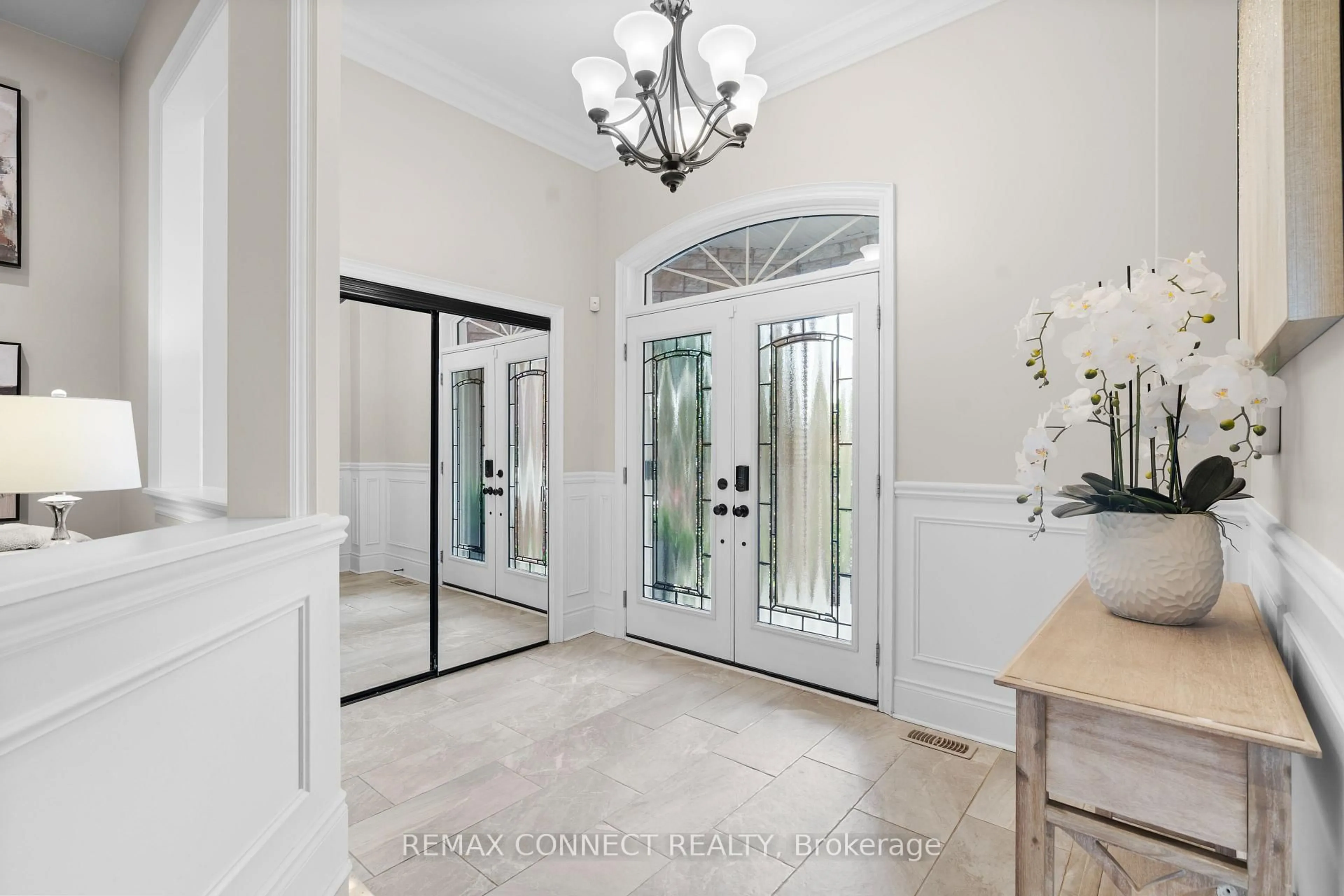 Indoor entryway for 120 SHARPLIN Dr, Ajax Ontario L1Z 0Z1