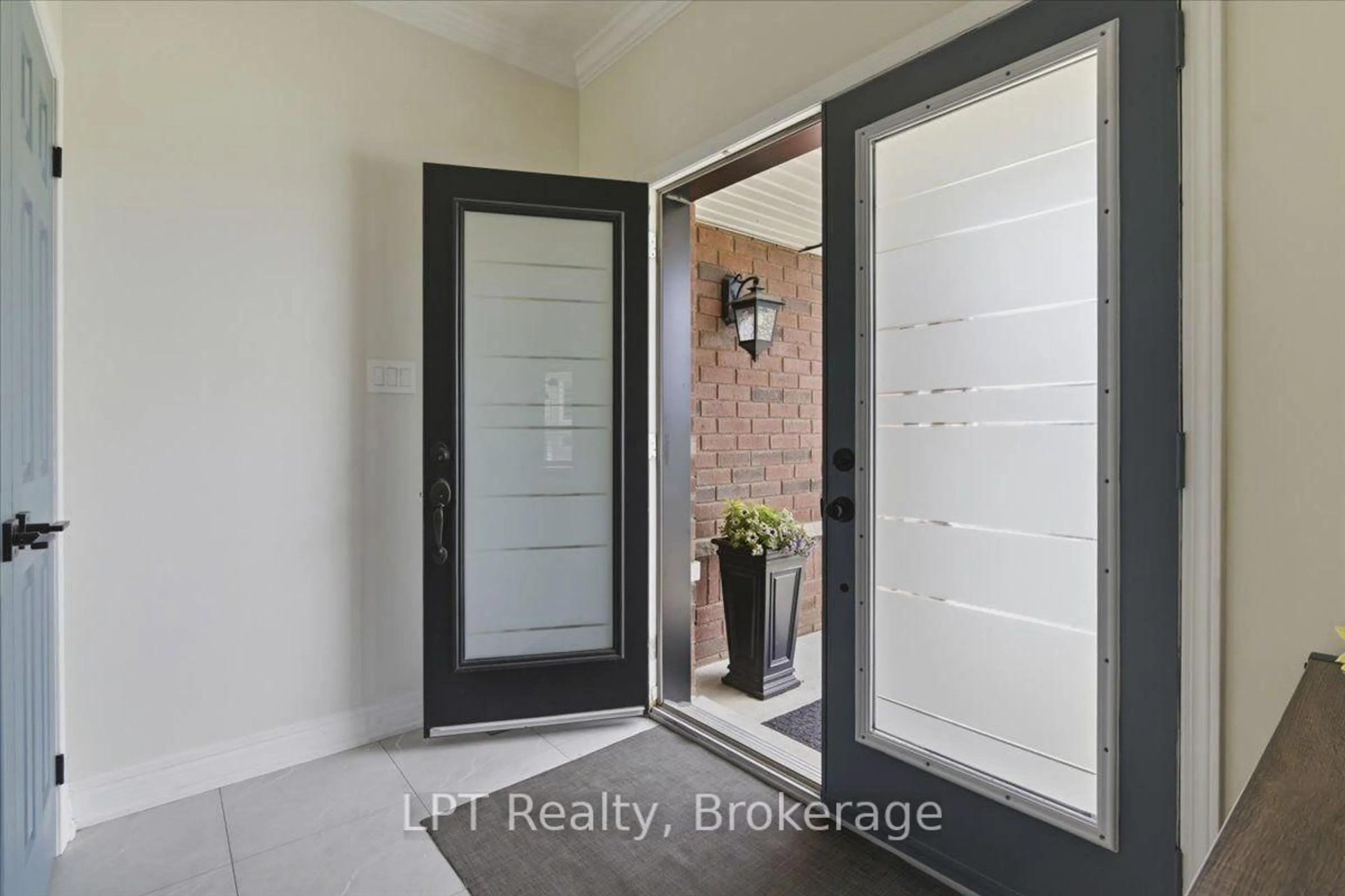 Indoor entryway for 71 Laprade Sq, Clarington Ontario L1C 0C9