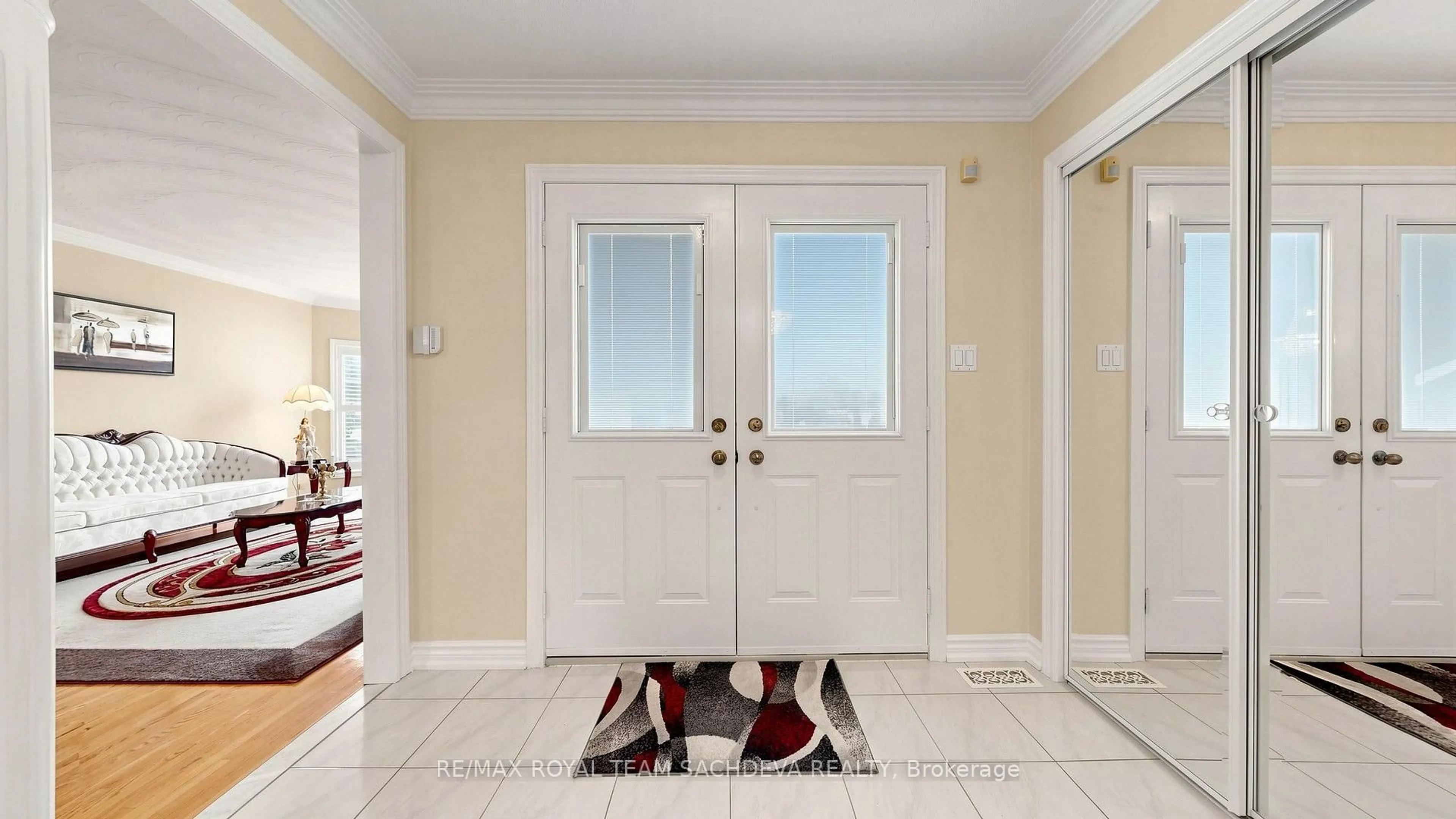 Indoor entryway for 11 Devonridge Cres, Toronto Ontario M1C 5A5