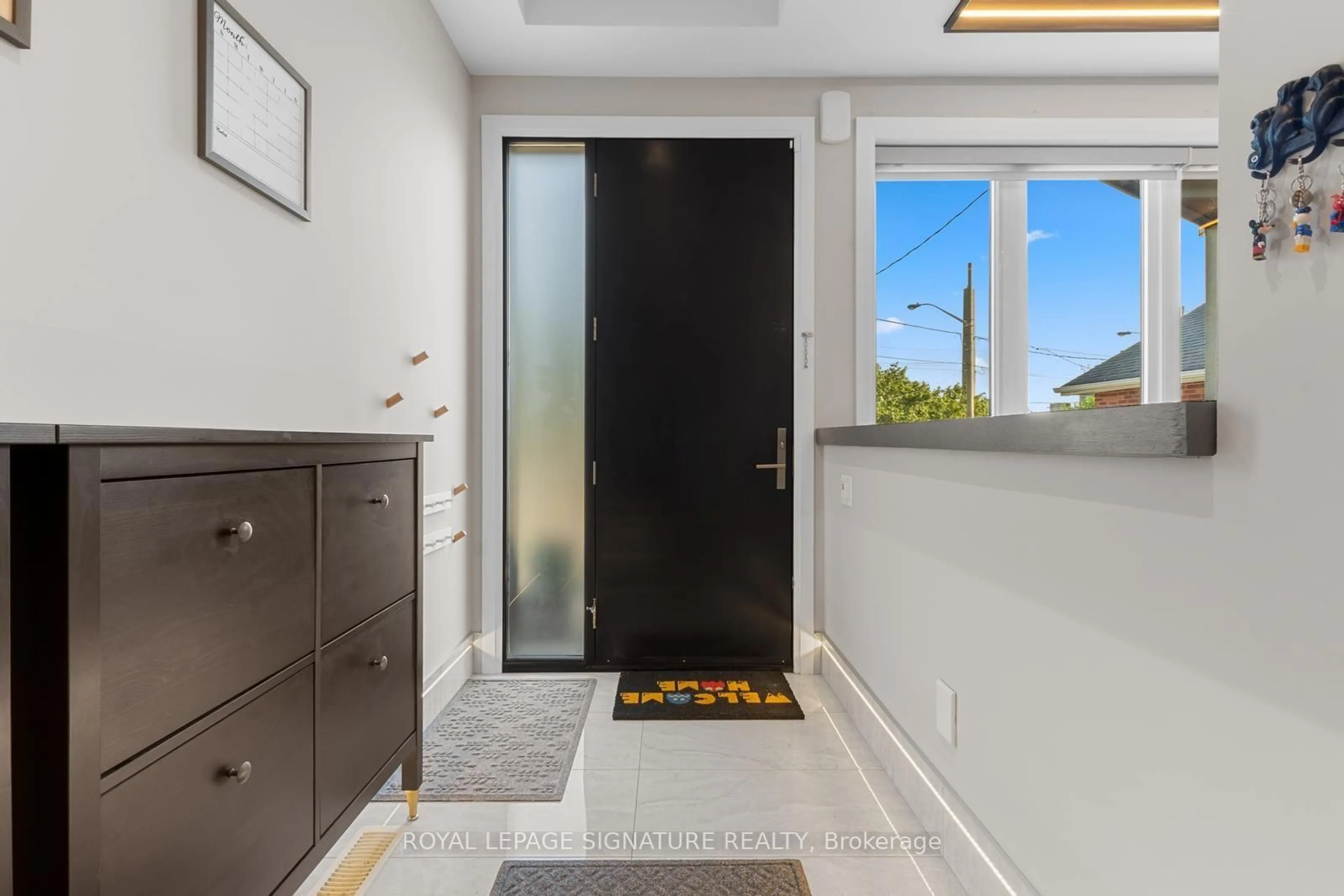 Indoor entryway for 8 Dunkirk Rd, Toronto Ontario M4C 2L9