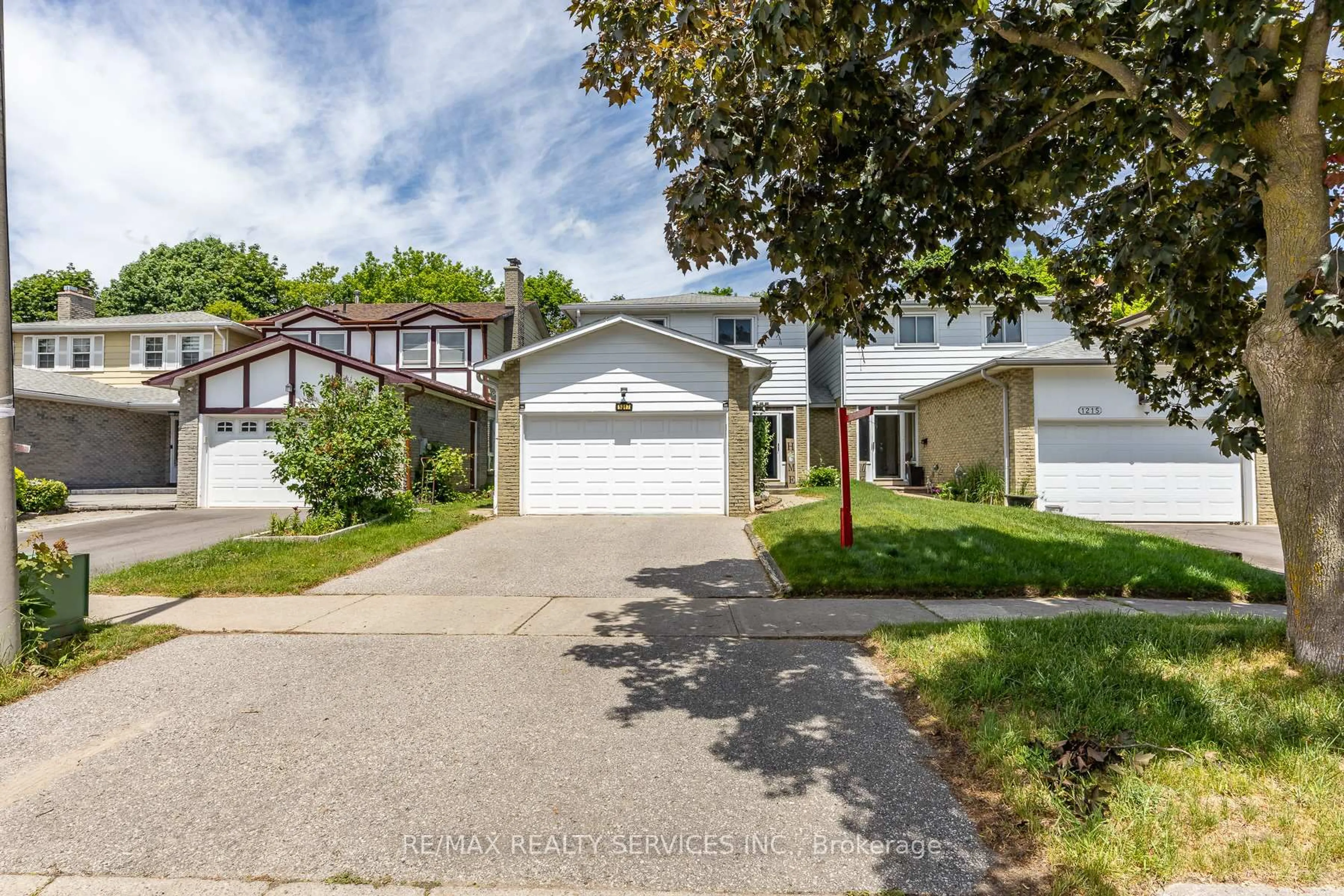 Unknown for 1217 Gloucester Sq, Pickering Ontario L1V 3P7