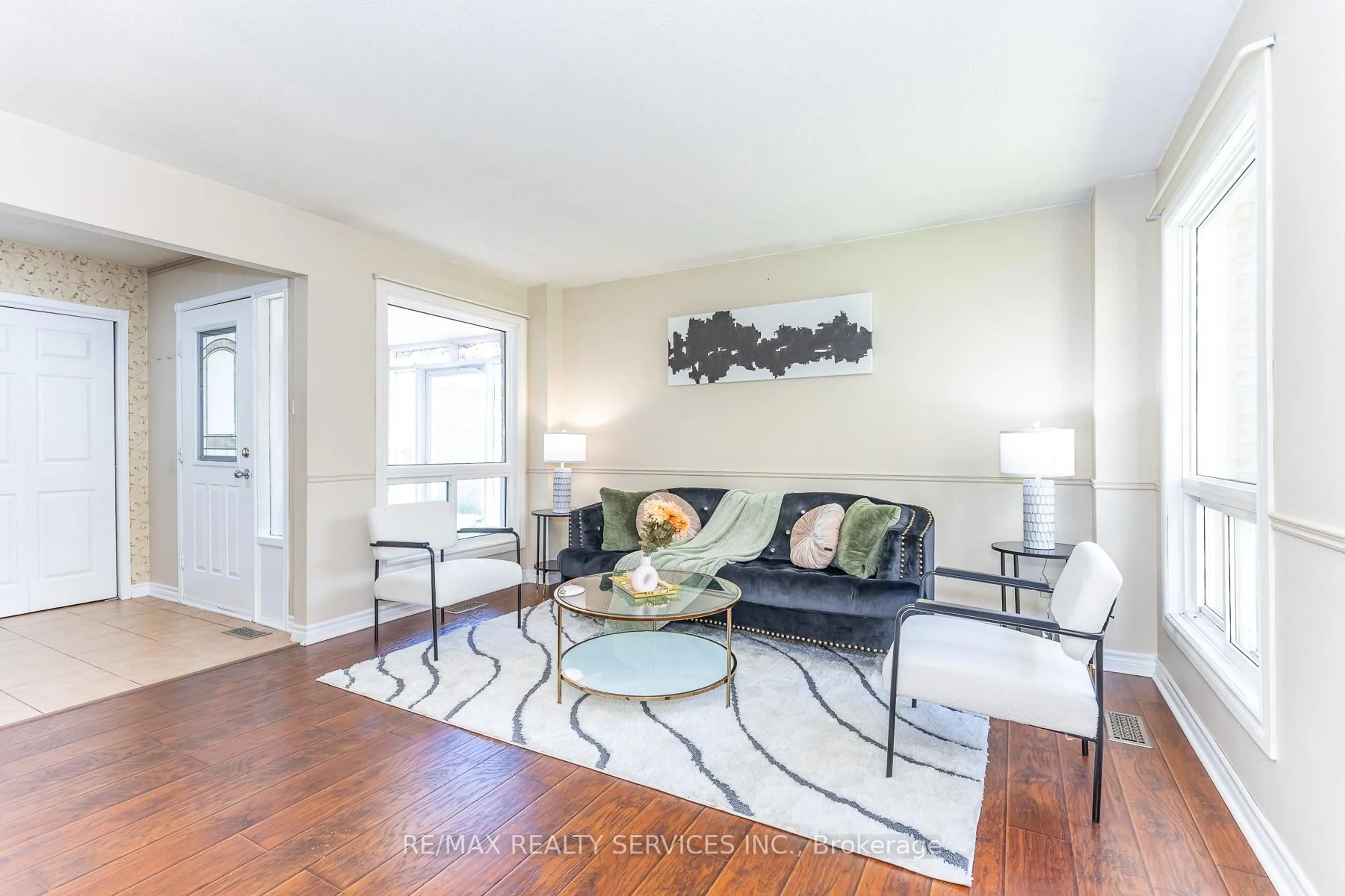 Living room with furniture, unknown for 1217 Gloucester Sq, Pickering Ontario L1V 3P7
