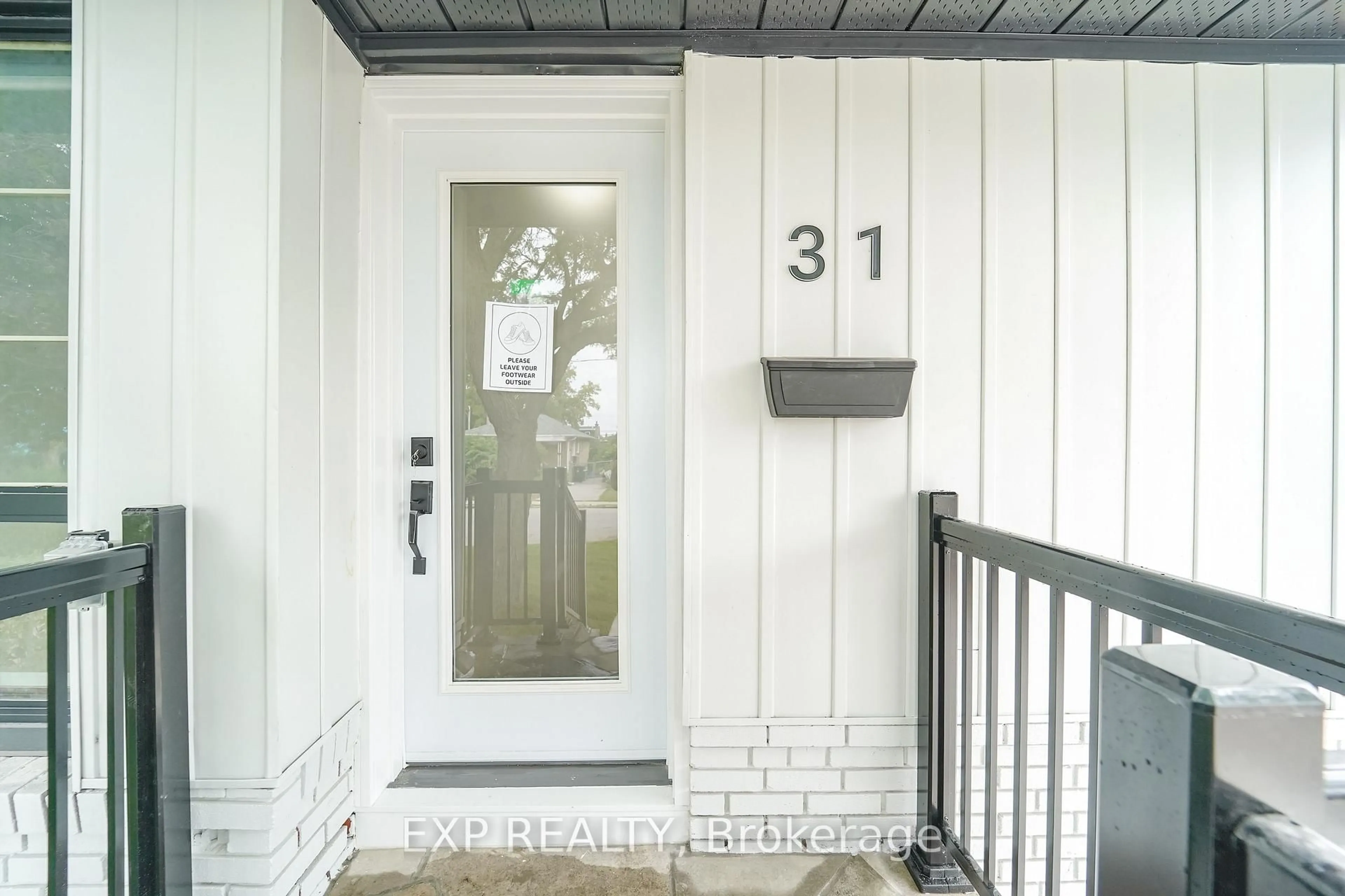 Indoor entryway for 31A Laurel Ave, Toronto Ontario M1K 3J3