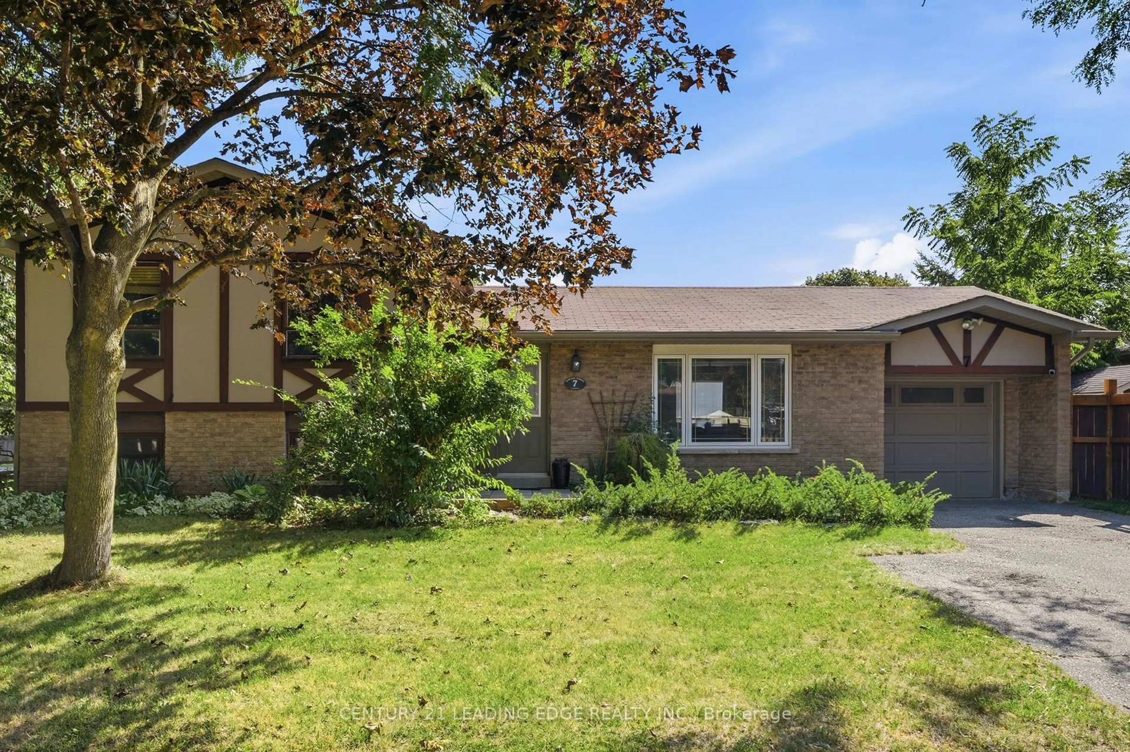 Home with brick exterior material, street for 7 DAWSON St, Whitby Ontario L1N 6B3