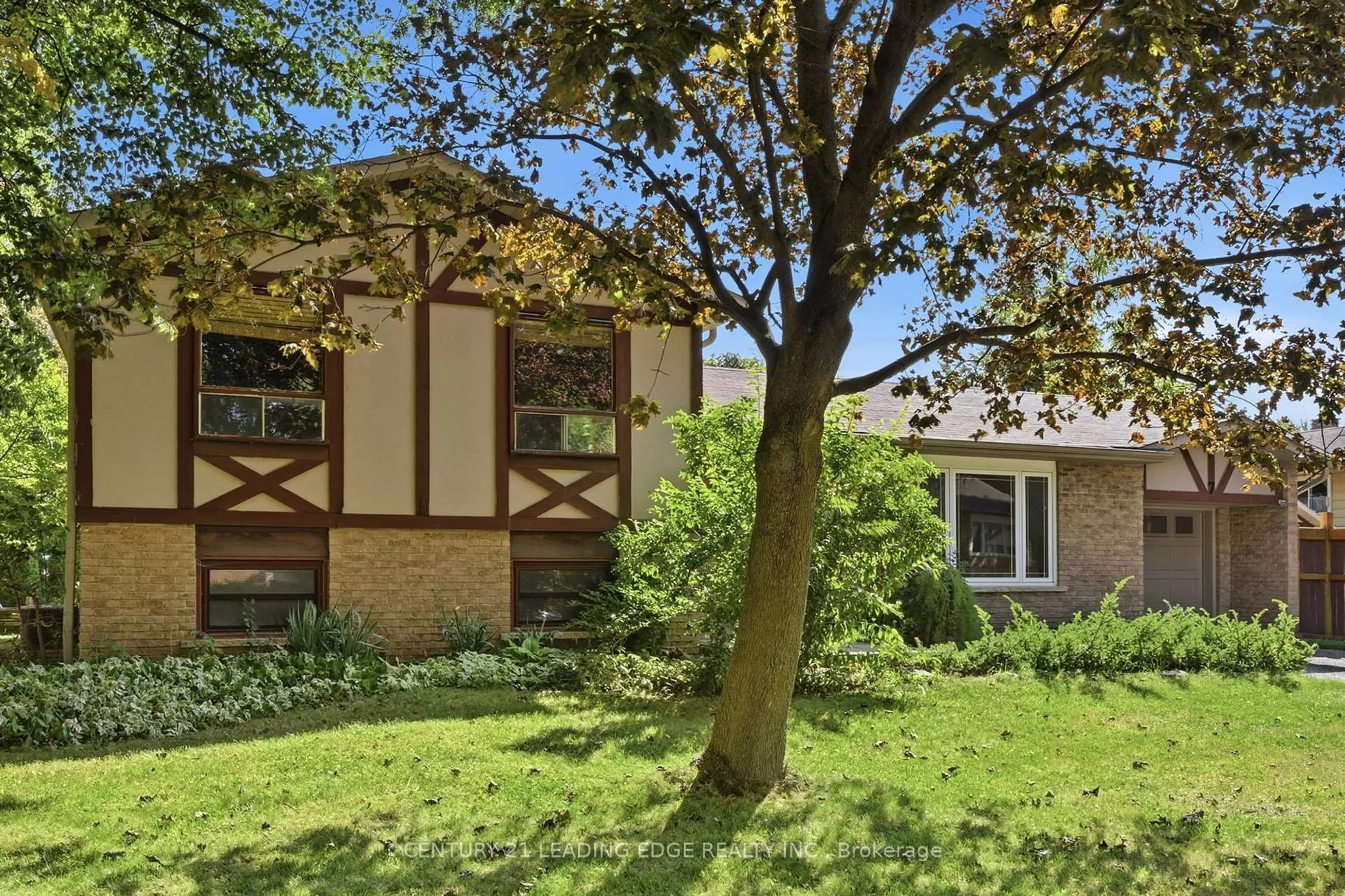Unknown for 7 DAWSON St, Whitby Ontario L1N 6B3