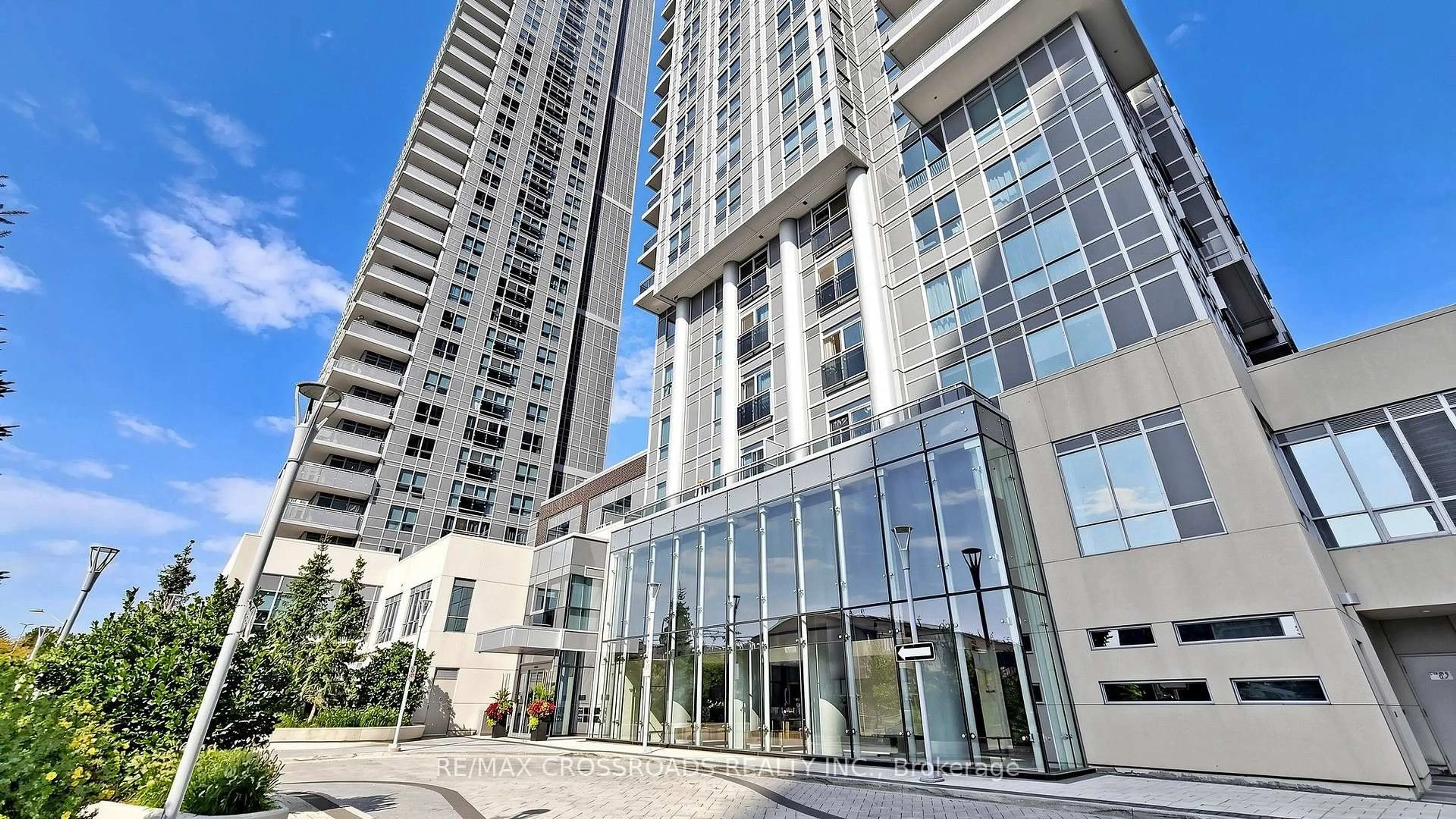 Indoor foyer for 275 Village Green Sq #525, Toronto Ontario M1S 0L8