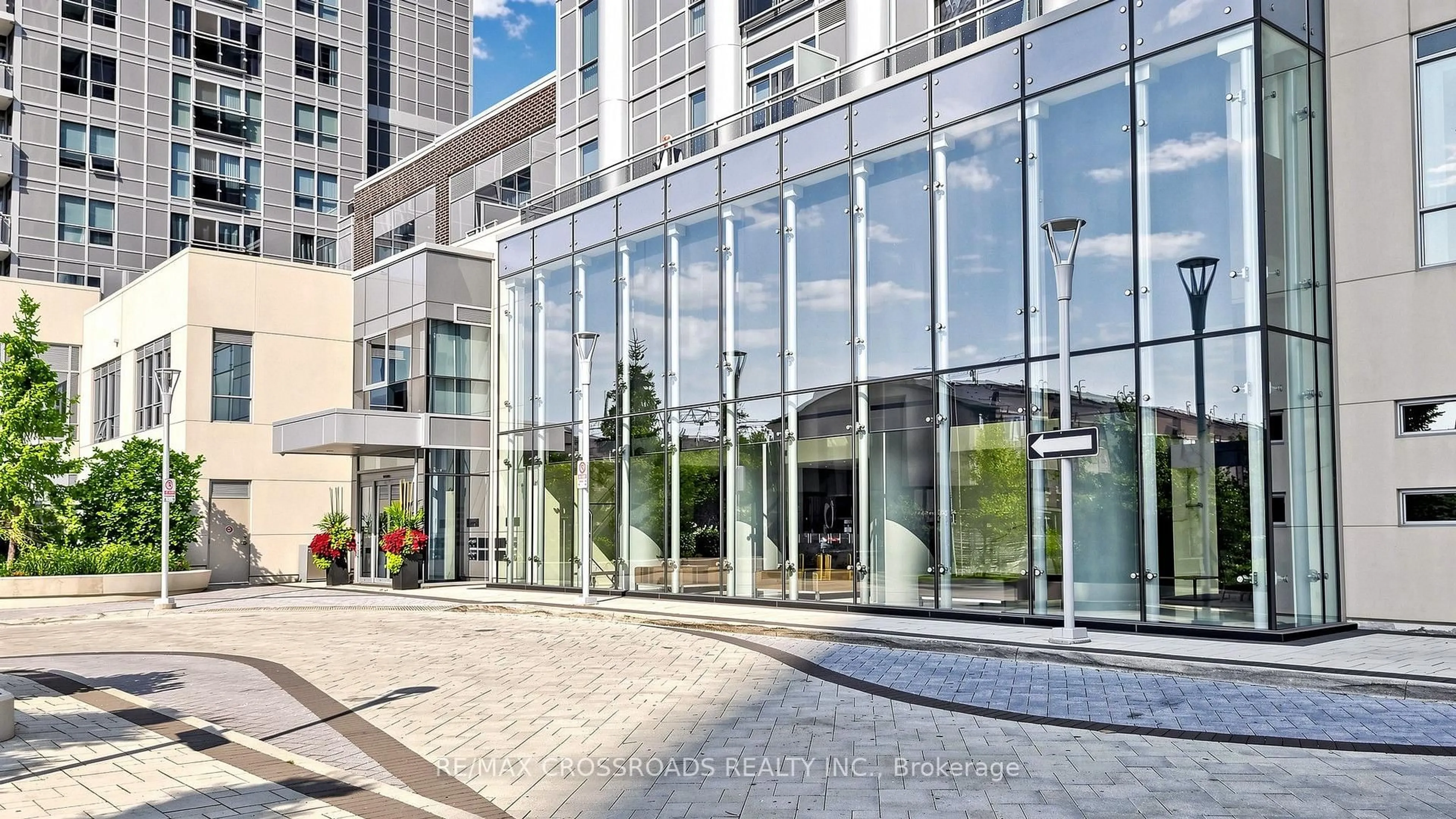 Indoor foyer for 275 Village Green Sq #525, Toronto Ontario M1S 0L8