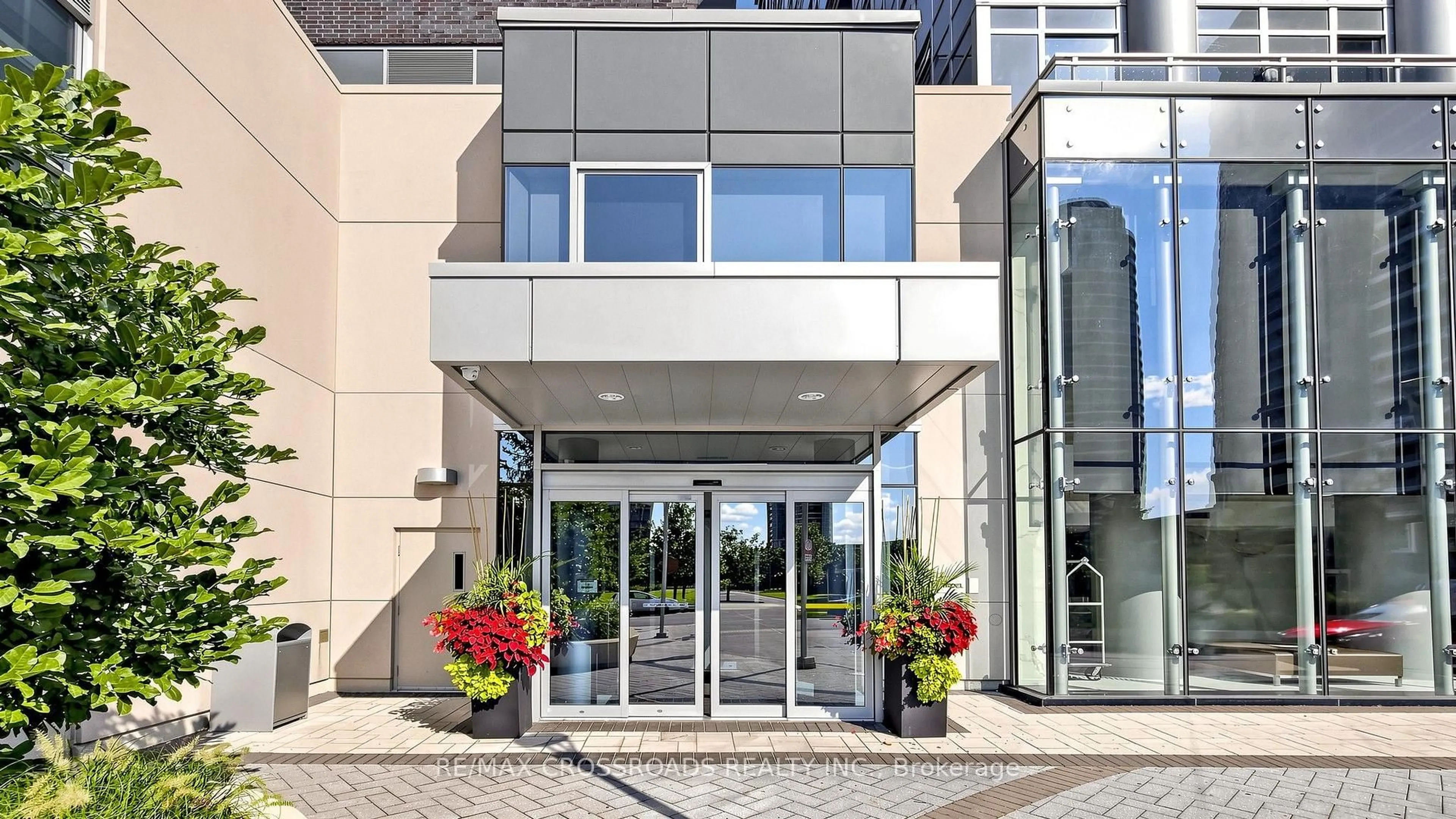 Indoor foyer for 275 Village Green Sq #525, Toronto Ontario M1S 0L8