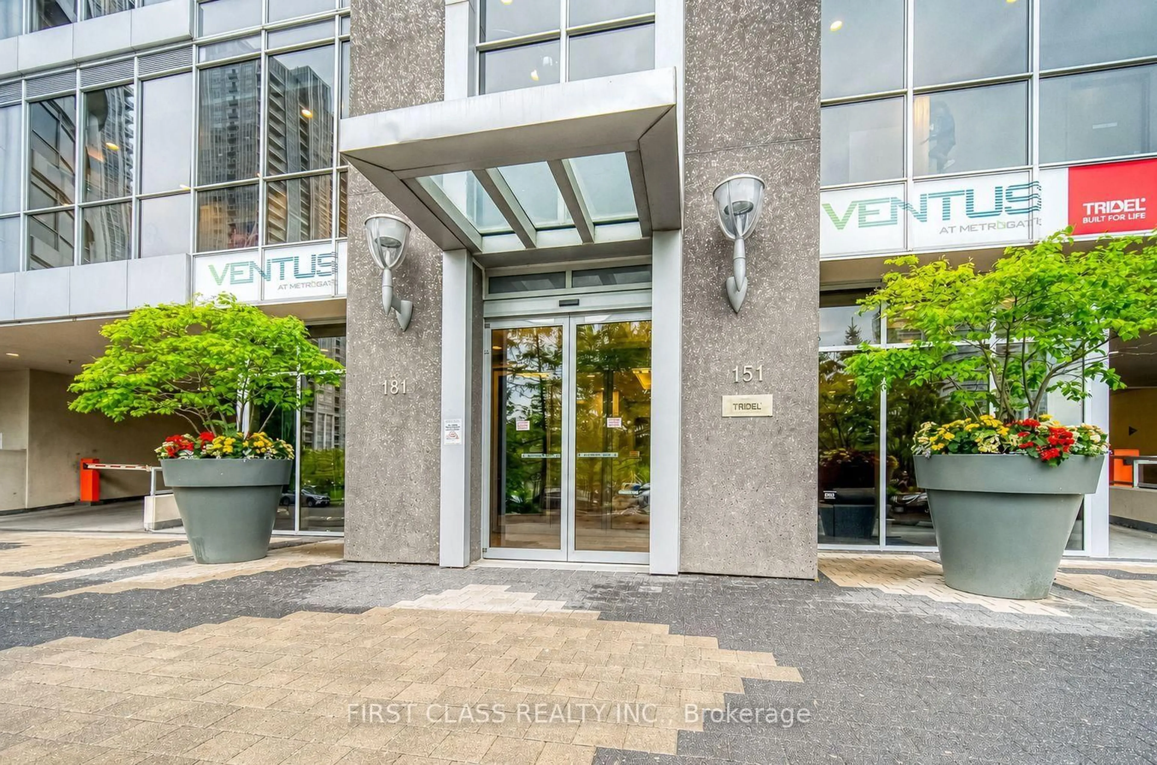 Indoor foyer for 181 Village Green Sq #1719, Toronto Ontario M1S 0K6