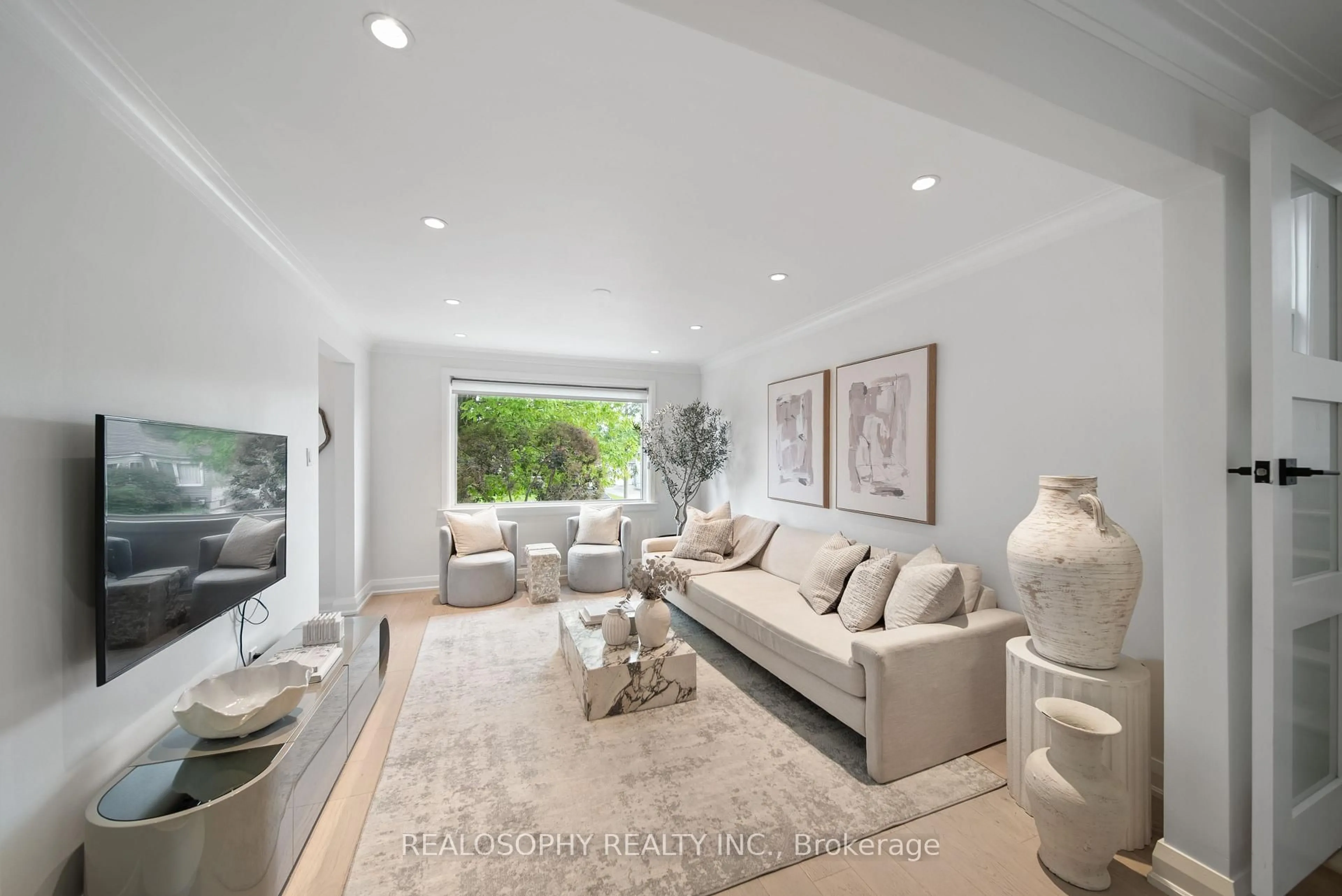Living room with furniture, unknown for 69 Squires Ave, Toronto Ontario M4B 2R7