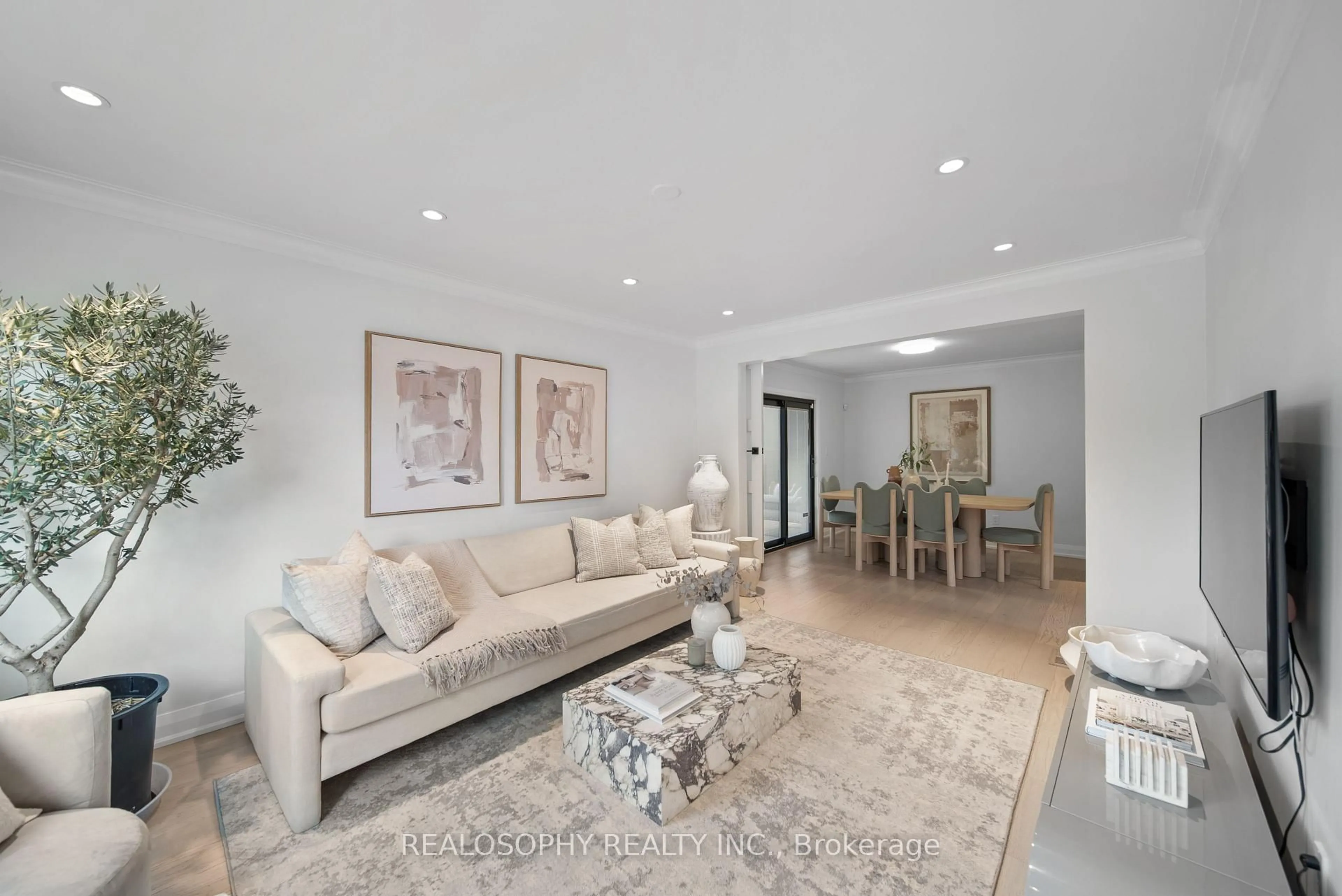 Living room with furniture, unknown for 69 Squires Ave, Toronto Ontario M4B 2R7