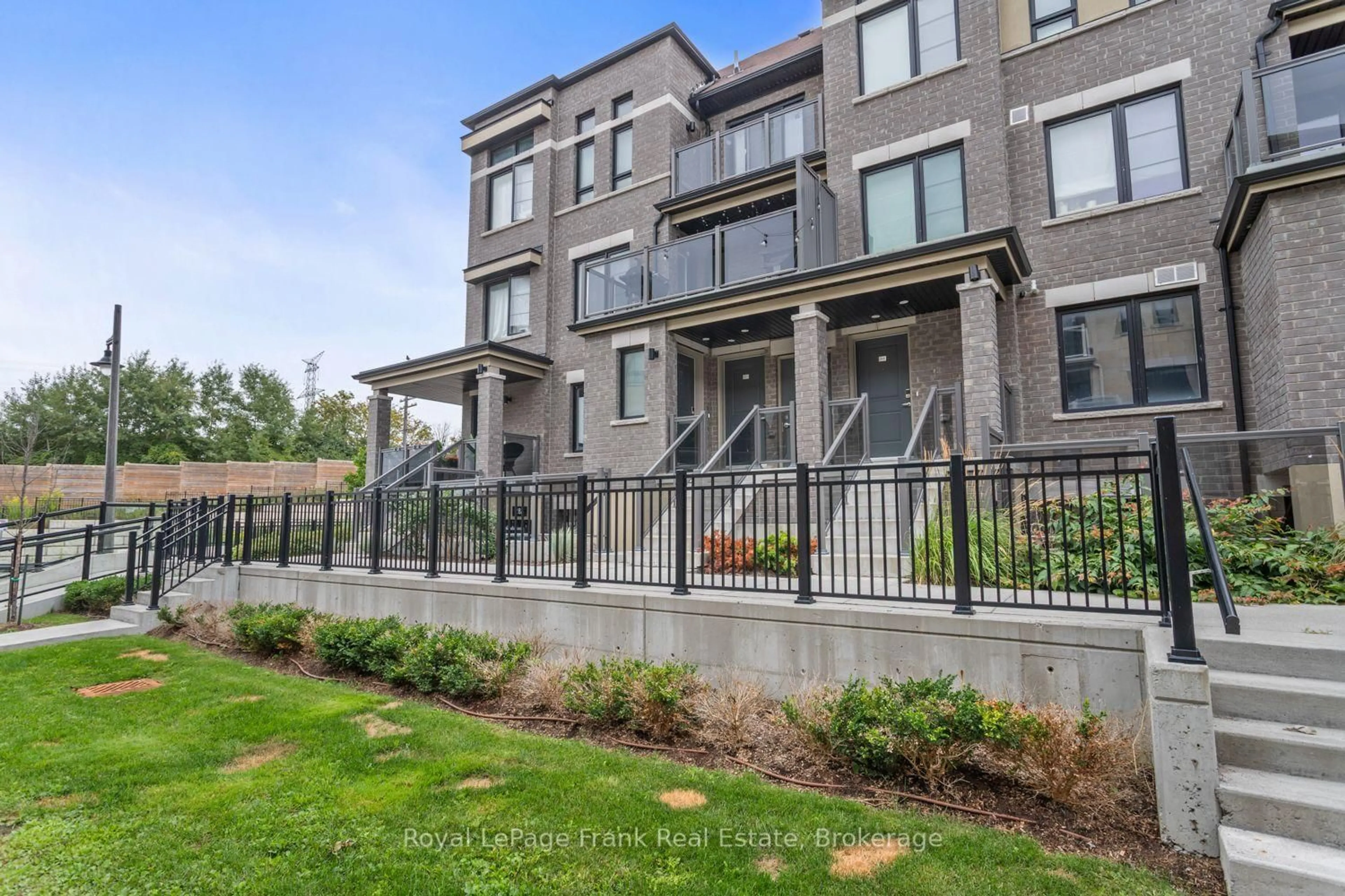 Patio, unknown for 28C Lookout Dr #17, Clarington Ontario L1C 7G1