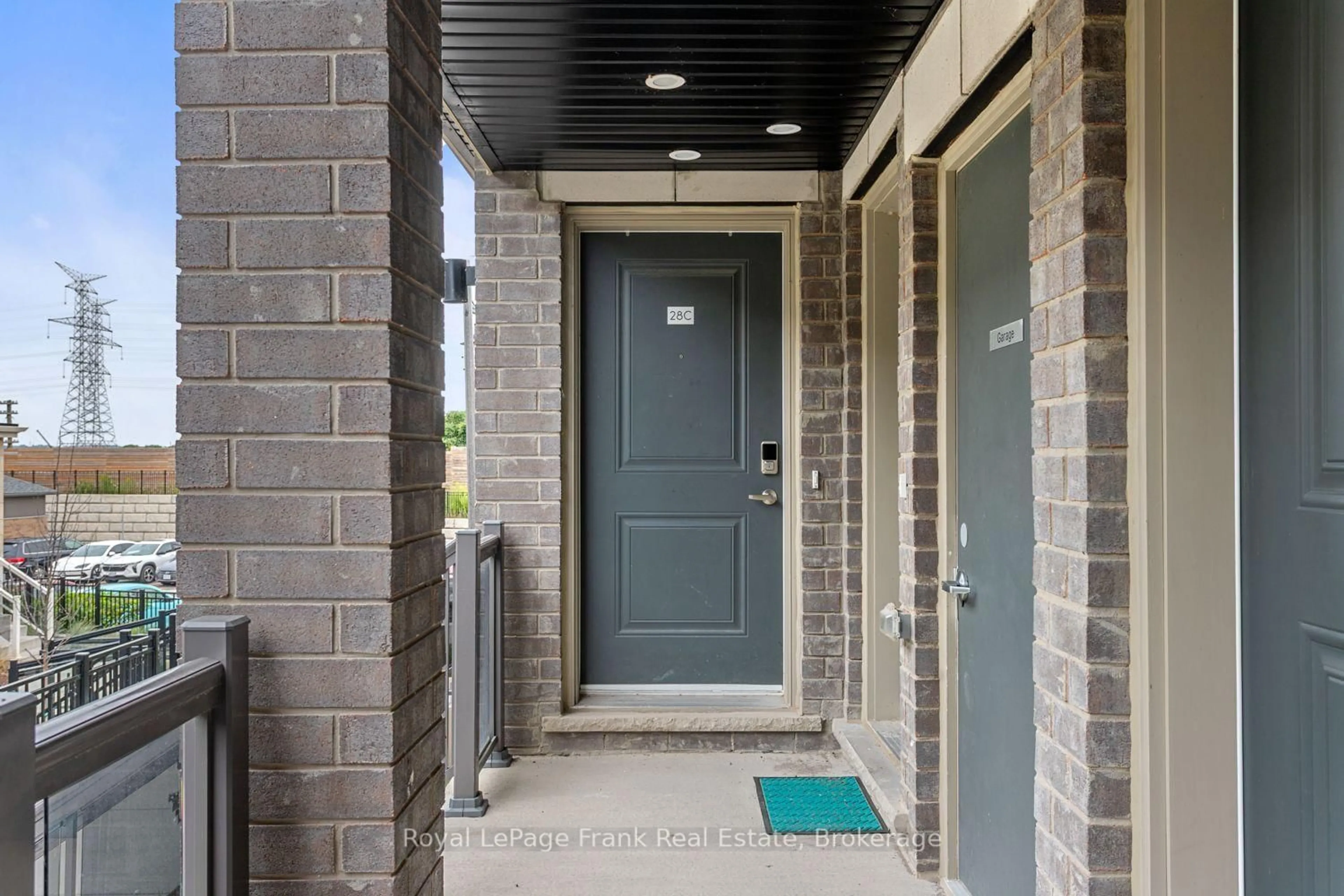 Indoor entryway for 28C Lookout Dr #17, Clarington Ontario L1C 7G1