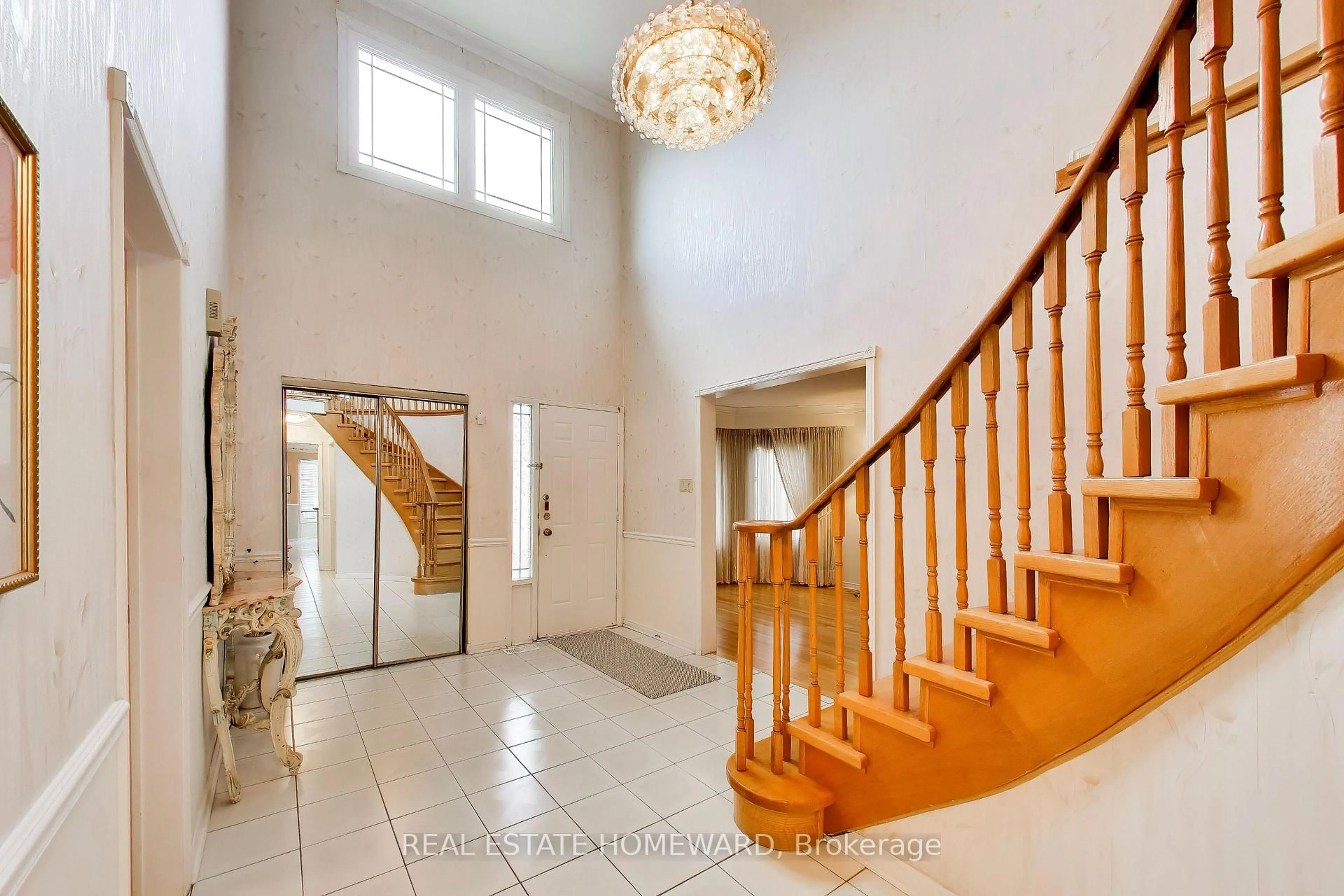 Indoor foyer for 23 Hutchcroft Ave, Toronto Ontario M1V 3S3