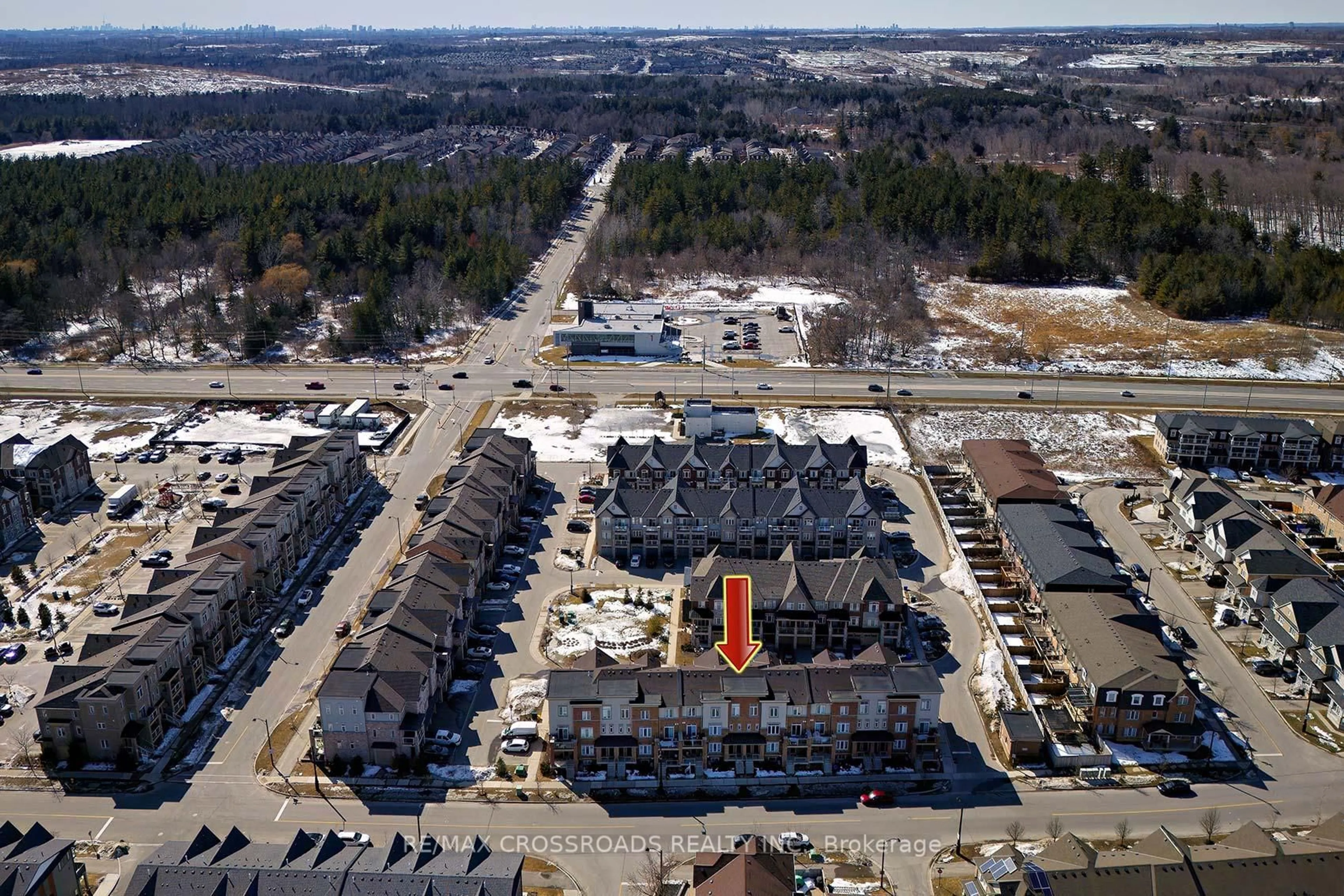A pic from outside/outdoor area/front of a property/back of a property/a pic from drone, building for 2726 William Jackson Dr #12, Pickering Ontario L1X 0E6