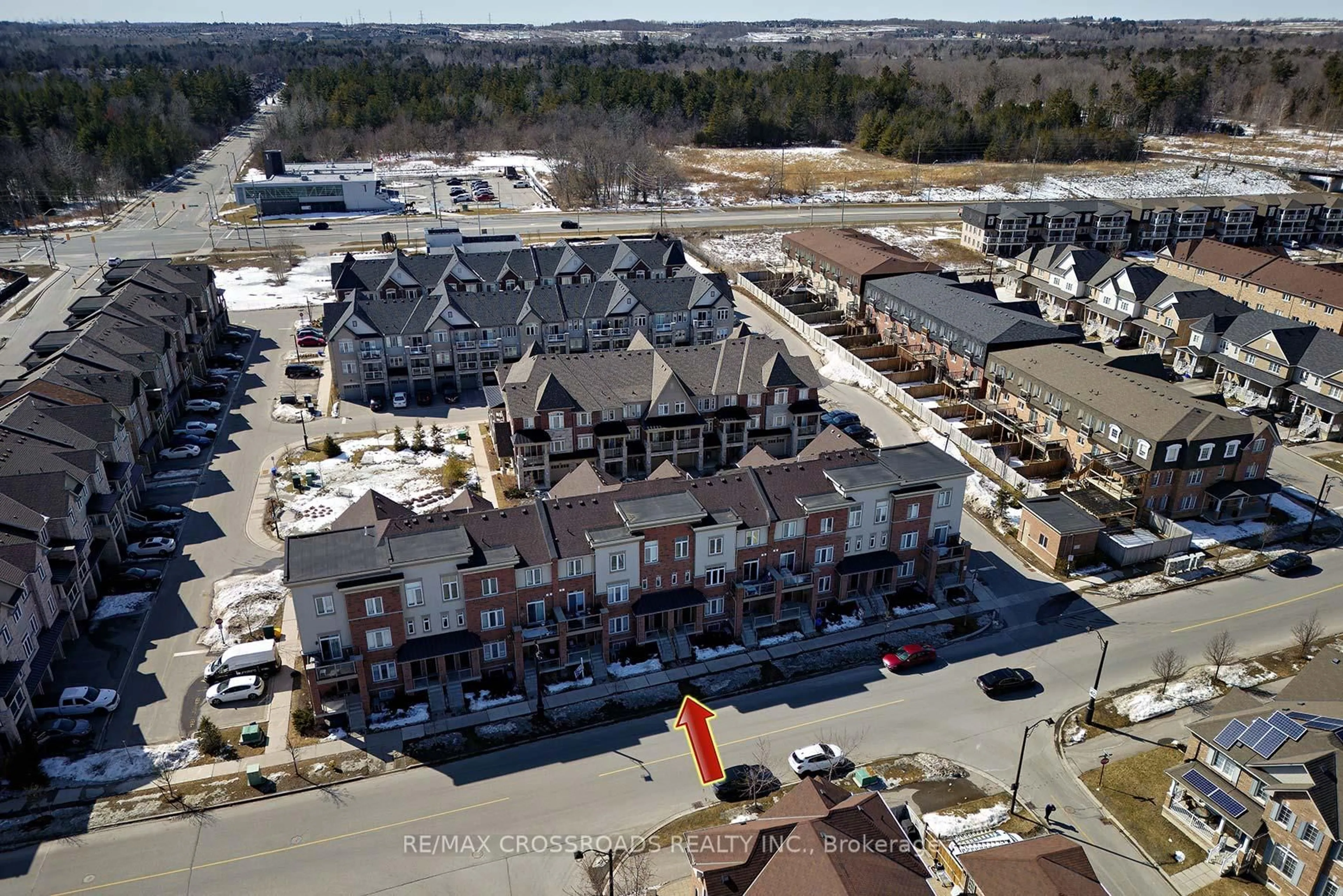 A pic from outside/outdoor area/front of a property/back of a property/a pic from drone, street for 2726 William Jackson Dr #12, Pickering Ontario L1X 0E6
