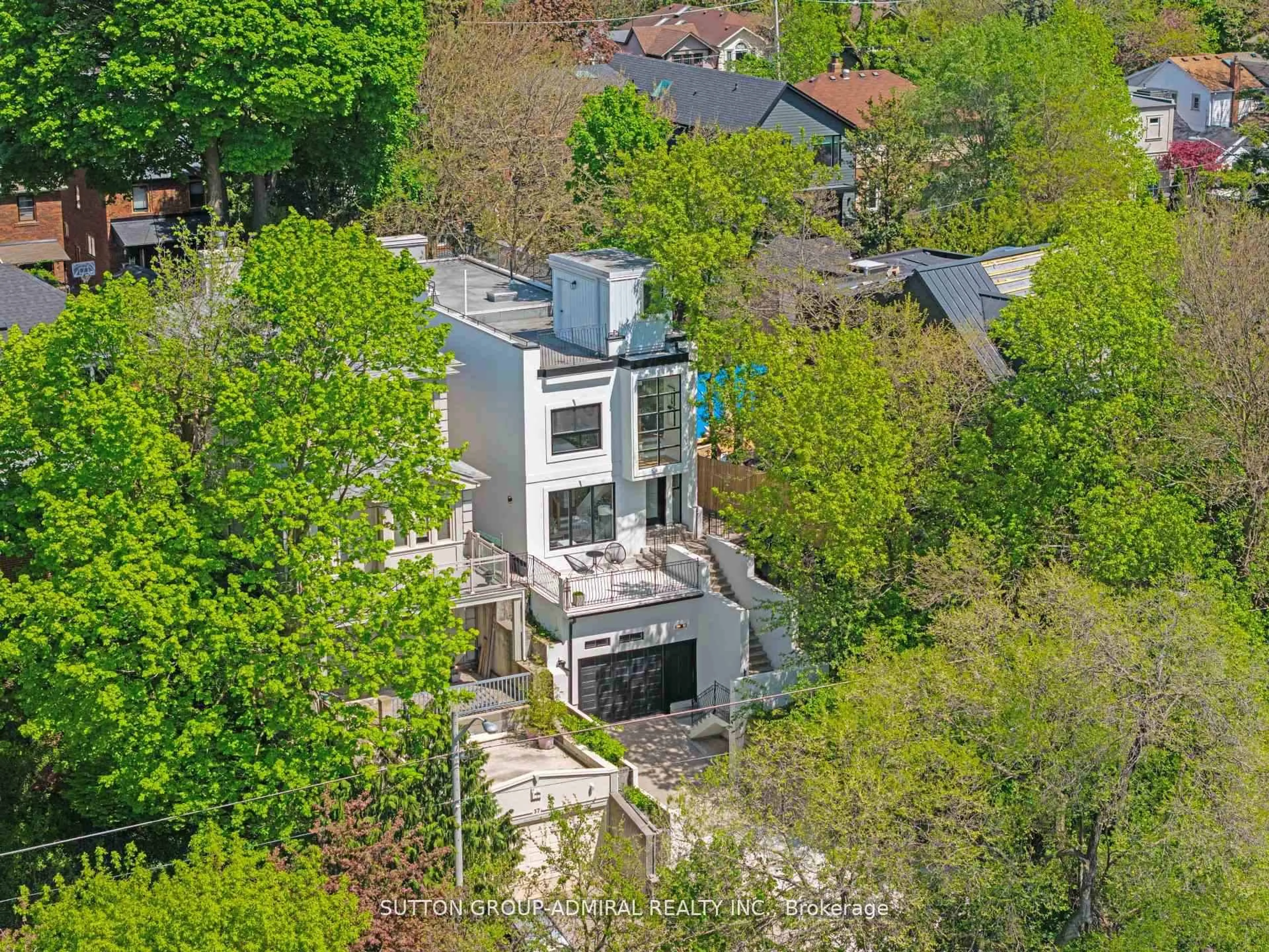 A pic from outside/outdoor area/front of a property/back of a property/a pic from drone, unknown for 35 Beechwood Dr, Toronto Ontario M4K 3H7